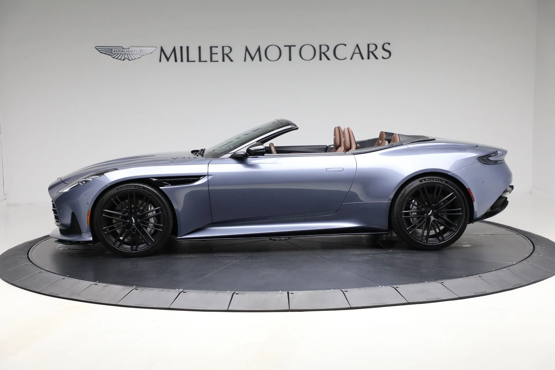 mph002_4100636832_Used_2024_Aston_Martin_DB_12_Volante_a7c4992afa