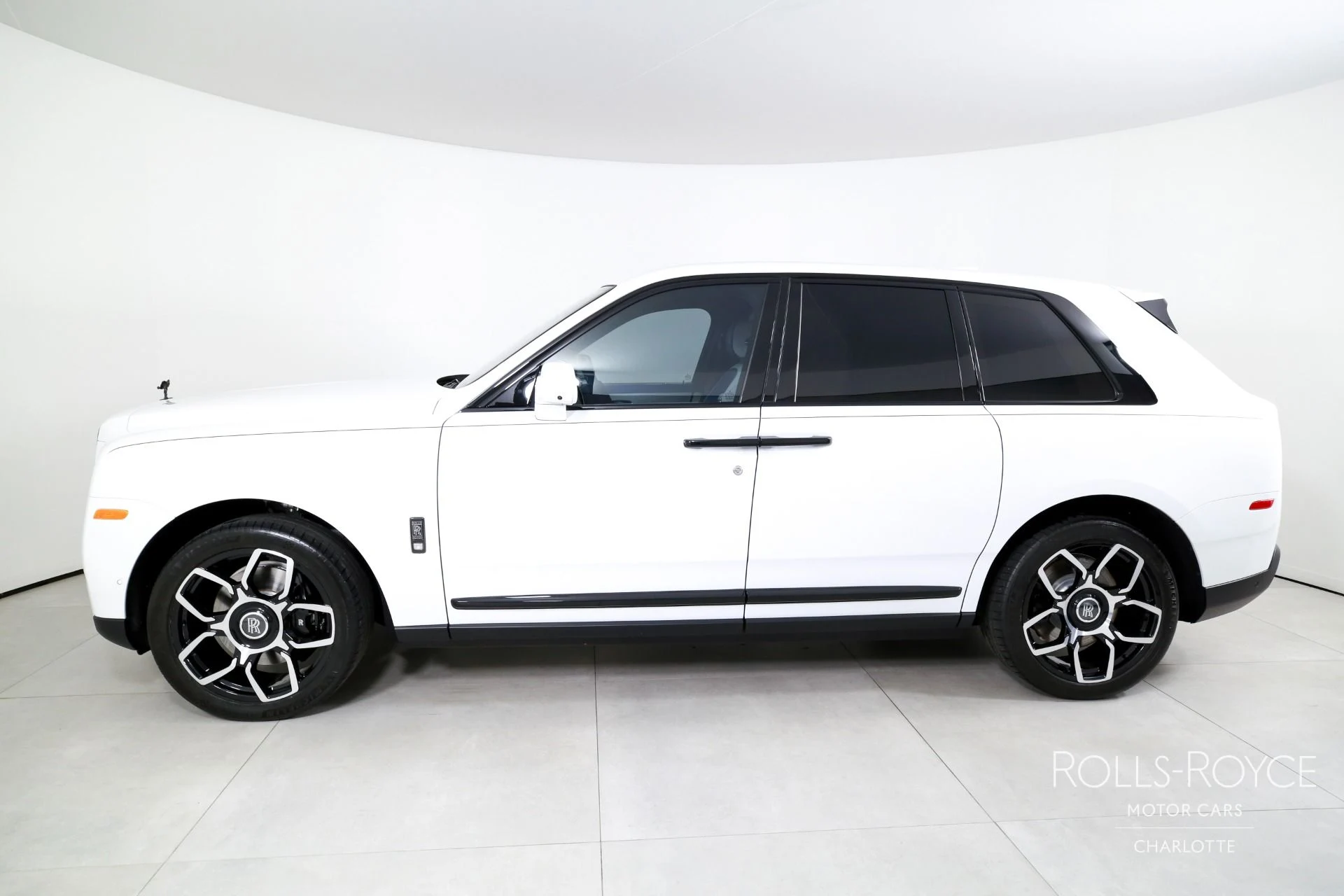 mph002_410621417_Used_2023_Rolls_Royce_Black_Badge_Cullinan_1769450134_cf5f48c006