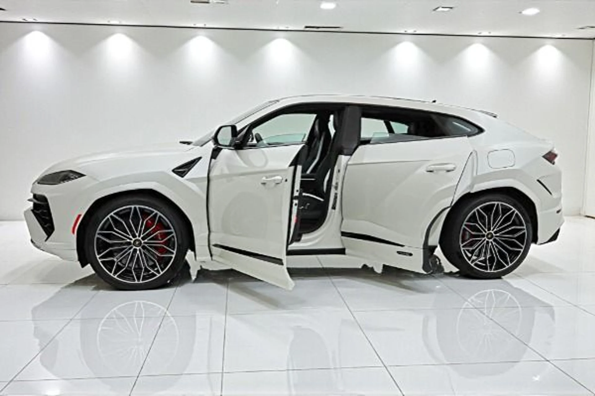 mph002_4108203367_New_2025_Lamborghini_Urus_SE_5b024bddd1