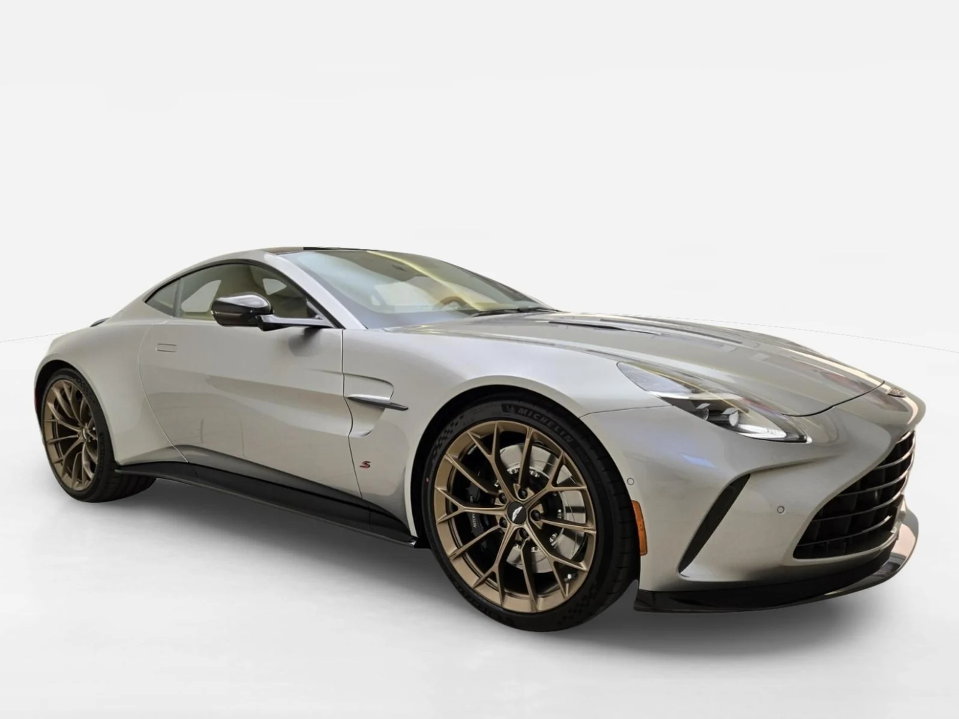 mph002_4116525717_New_2026_Aston_Martin_Vantage_S_1781673516_7c9cc74d97