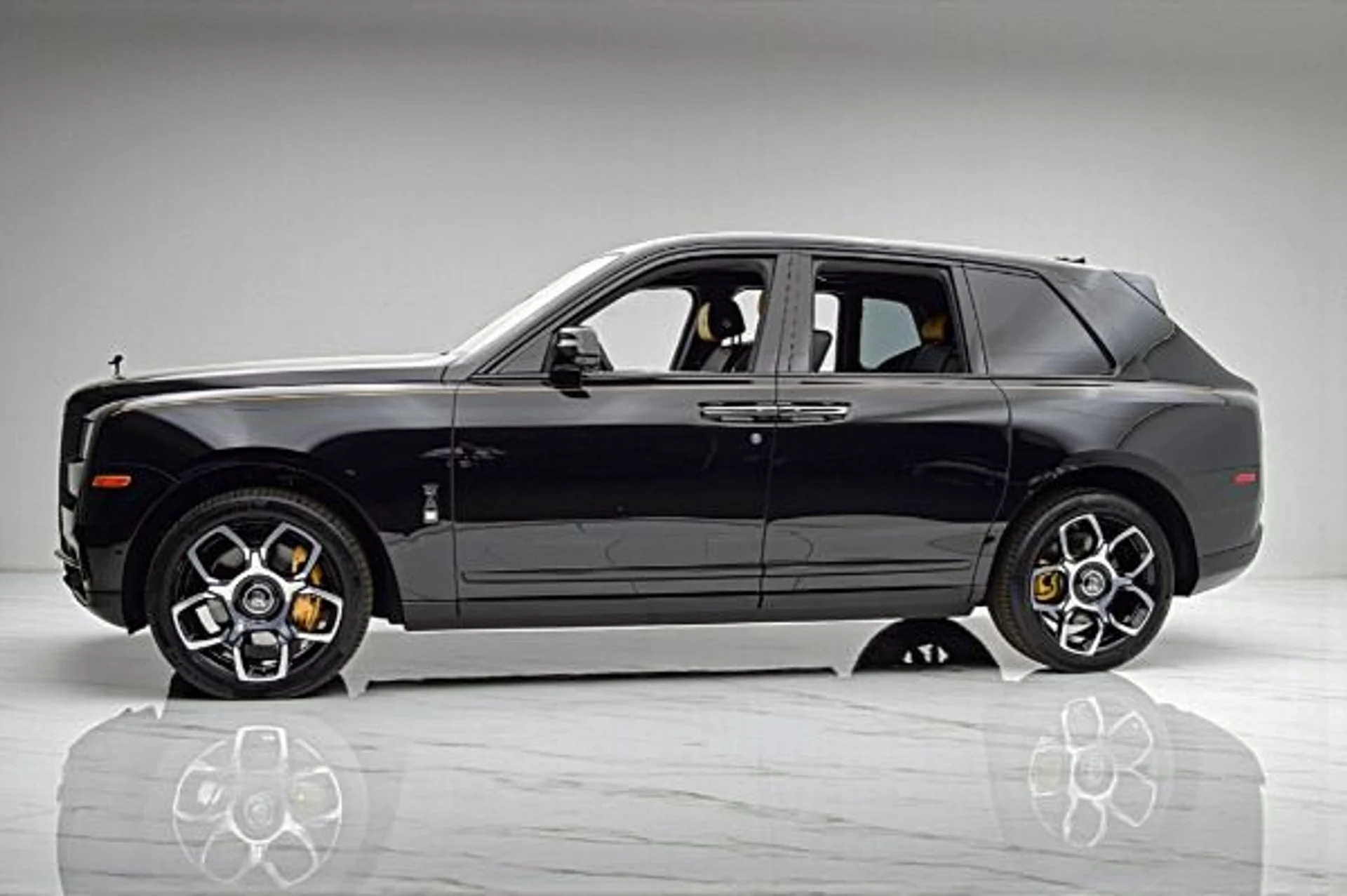 mph002_4128487390_Used_2023_Rolls_Royce_Black_Badge_Cullinan_LEASE_OPTIONS_AVAILABLE_e9860c4558