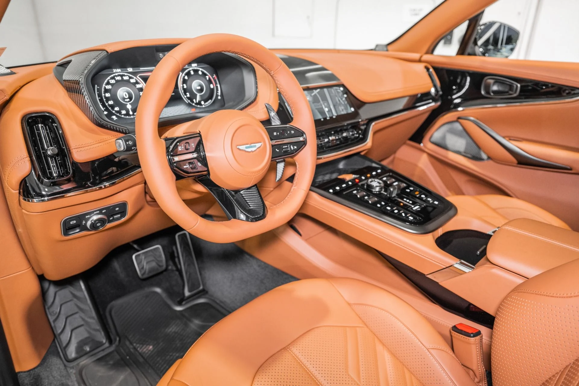 mph002_4160632698_New_2026_Aston_Martin_DBX_S_1780937216_858730b716