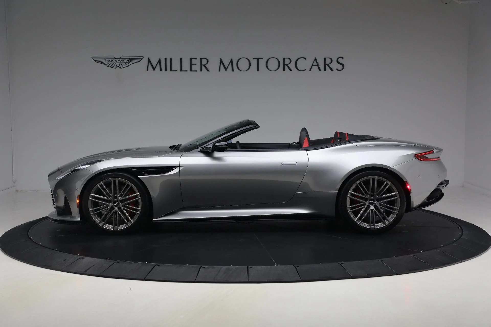 mph002_4192359115_Used_2024_Aston_Martin_DB_12_Volante_1789831142_04c4bd48d5