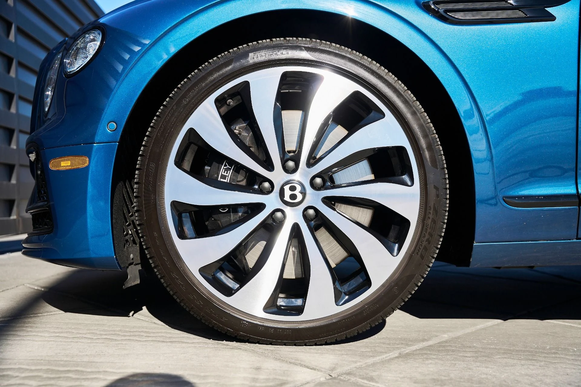 mph002_4193051484_Used_2024_Bentley_Flying_Spur_Mulliner_V8_1768876530_d0929c5ec2