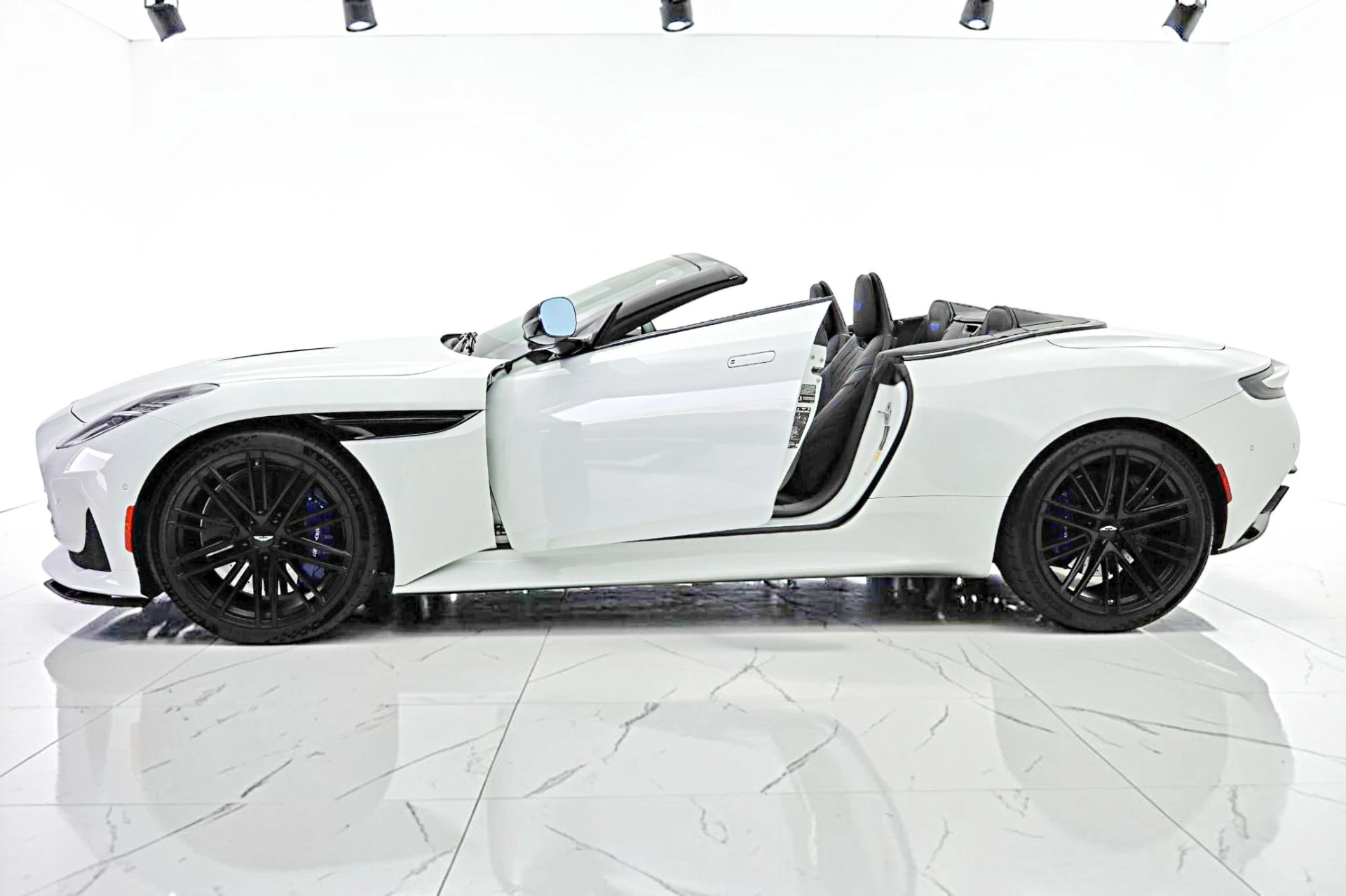 mph002_4204690719_Used_2024_Aston_Martin_DB_12_Volante_efa33bc470