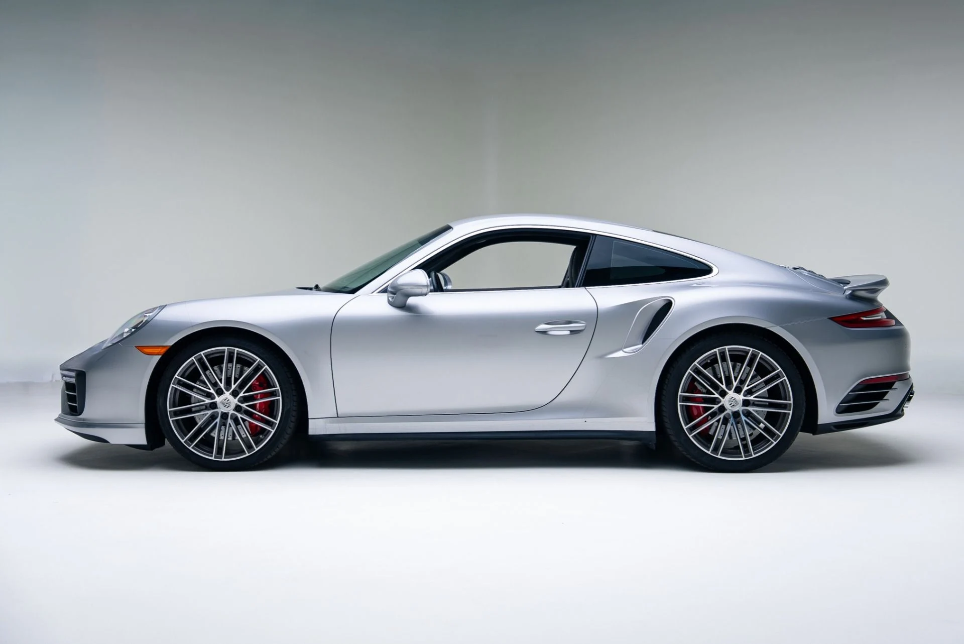 mph002_4218922342_Used_2018_Porsche_911_Turbo_1765307368_4f98bdbcc4