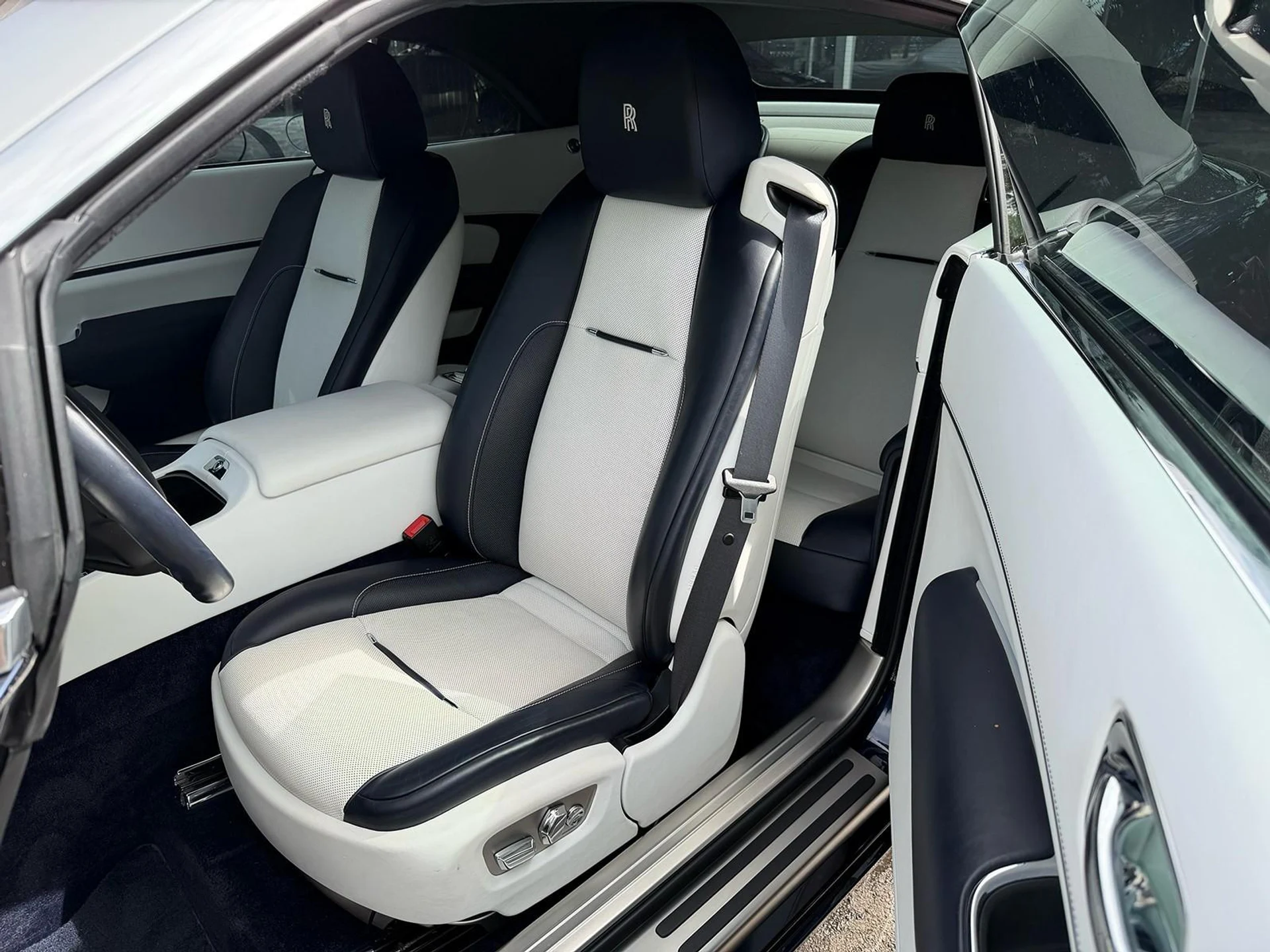 mph002_4227721917_Used_2018_Rolls_Royce_Dawn_1762898721_d2d9708b06