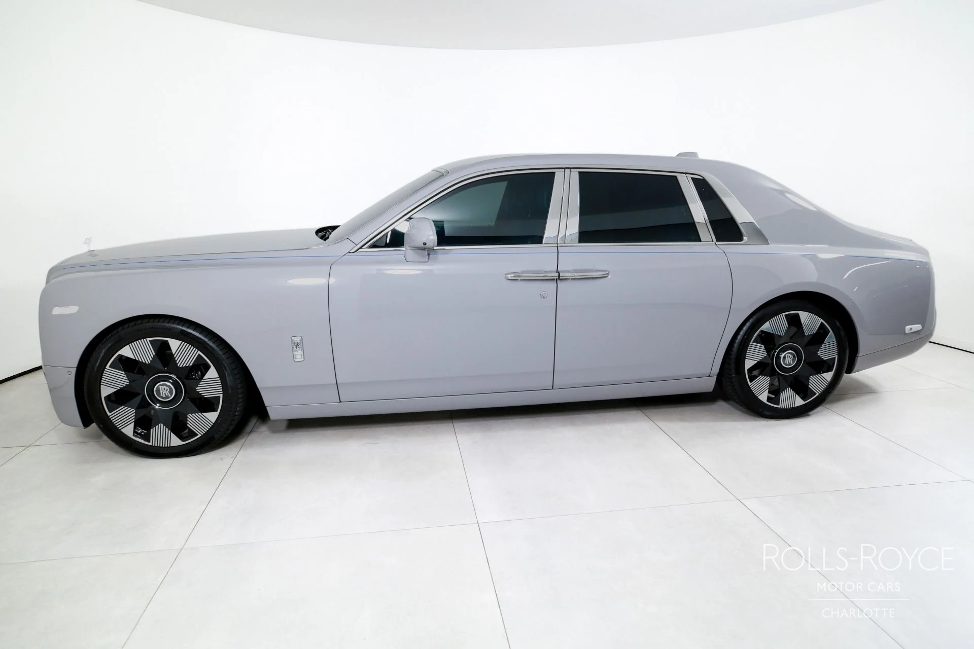 mph002_4236075829_Used_2024_Rolls_Royce_Phantom_1789145601_338246d376