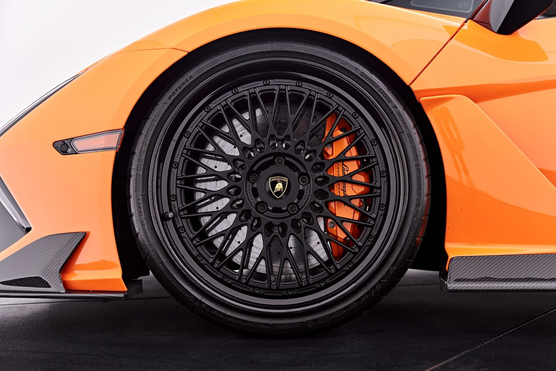 mph002_4236578402_Used_2025_Lamborghini_Revuelto_Base_1786151732_e8e5a551a8