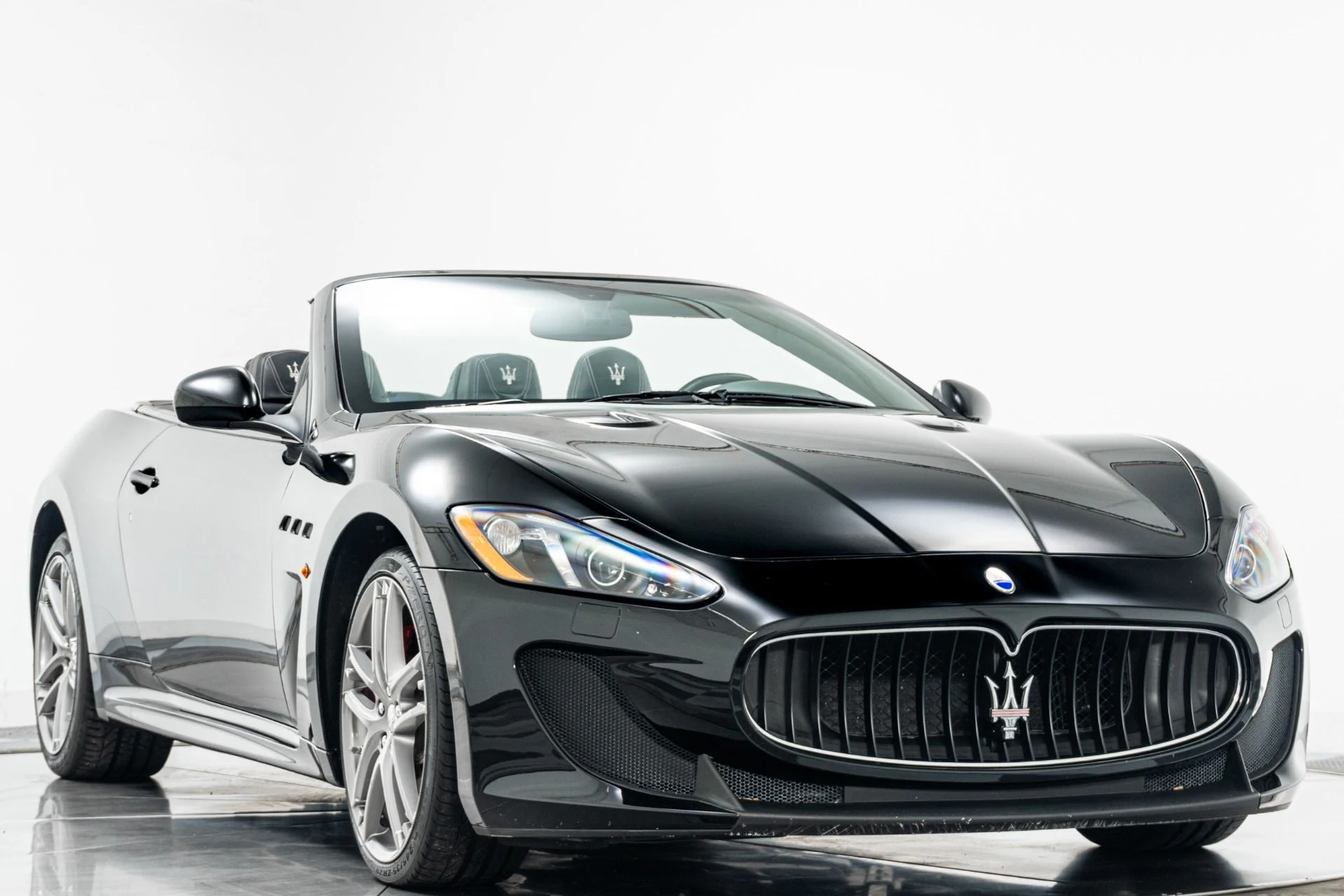 mph002_4256476705_Used_2014_Maserati_Gran_Turismo_Convertible_MC_Special_Order_Paint_Sport_Exhaust_1776271961_a3aec2767c