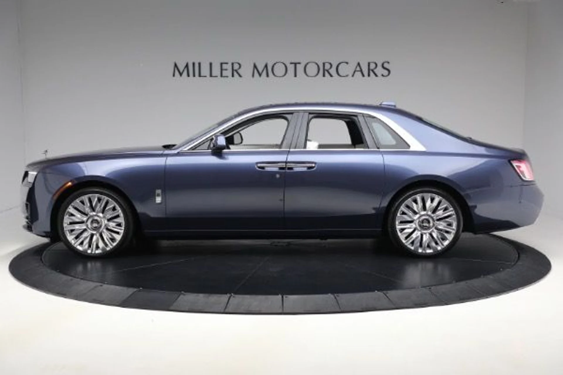 mph002_4260832299_New_2025_Rolls_Royce_Ghost_6deba90297