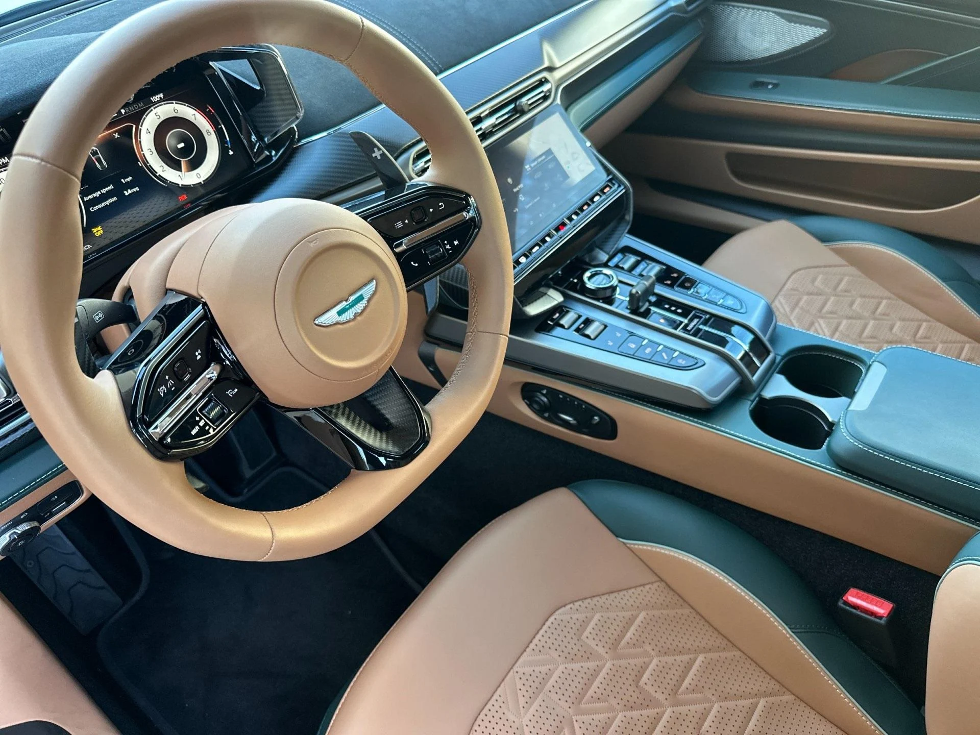 mph002_4263239784_New_2025_Aston_Martin_Vanquish_Coupe_1758724482_a9291af407