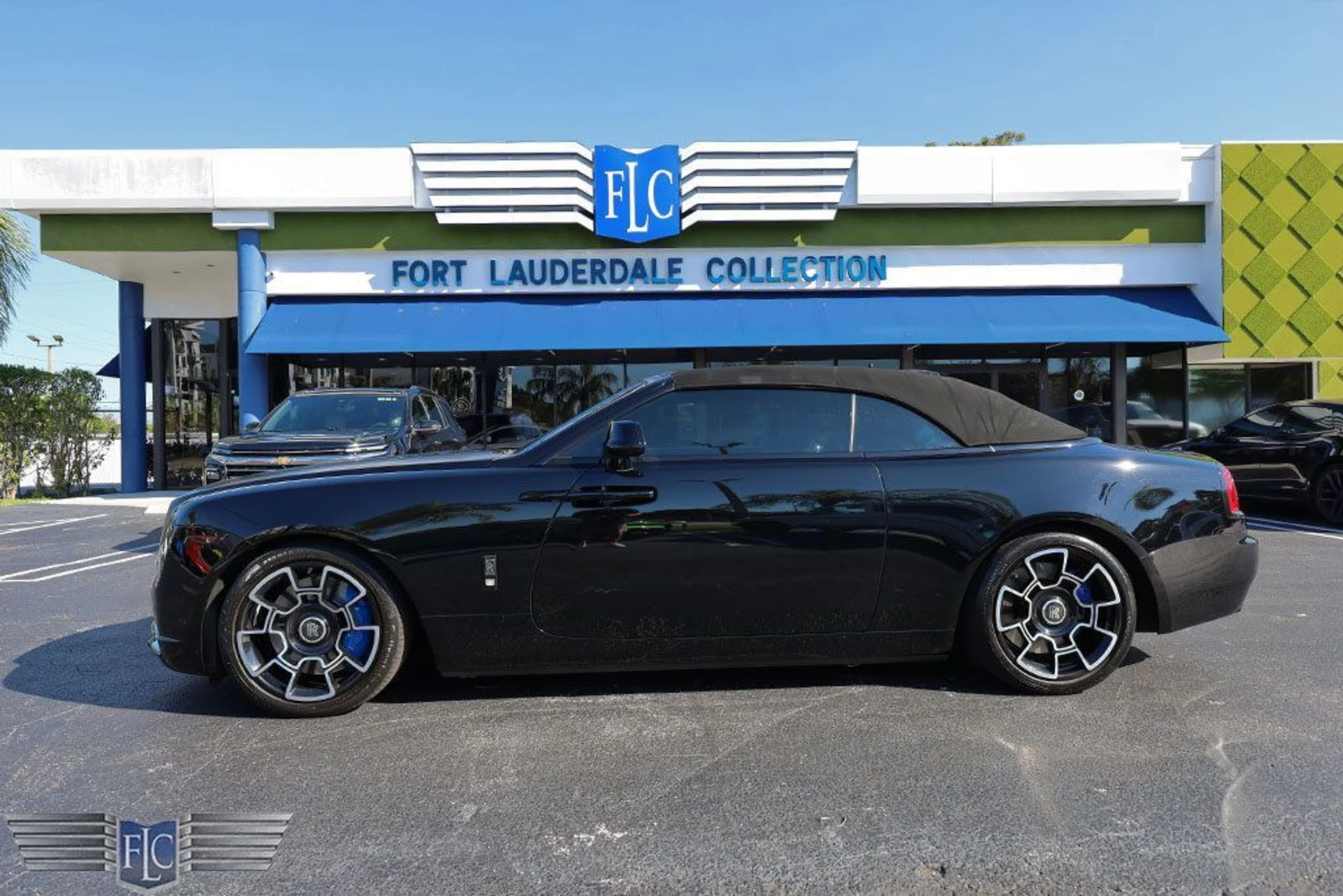 mph002_4270186306_used_2018_rolls_royce_dawn_blackbadgeconvertible_6305_22965393_3_1024_a4d3e24418