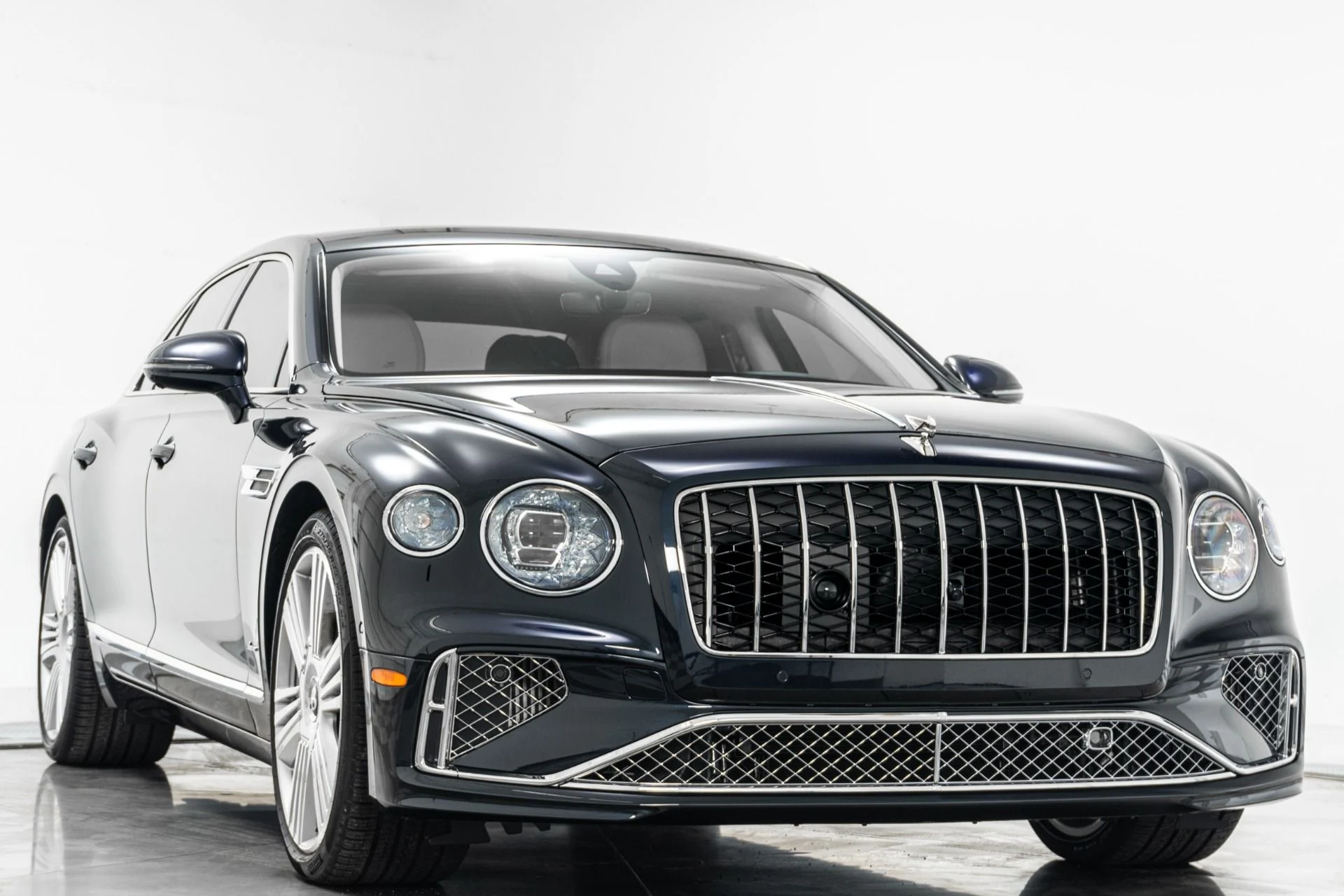 mph002_4280384546_Used_2026_Bentley_Flying_Spur_Azure_Bang_and_Olufsen_Audio_Mulliner_Driving_Specification_1778702450_3d1c8ca57a