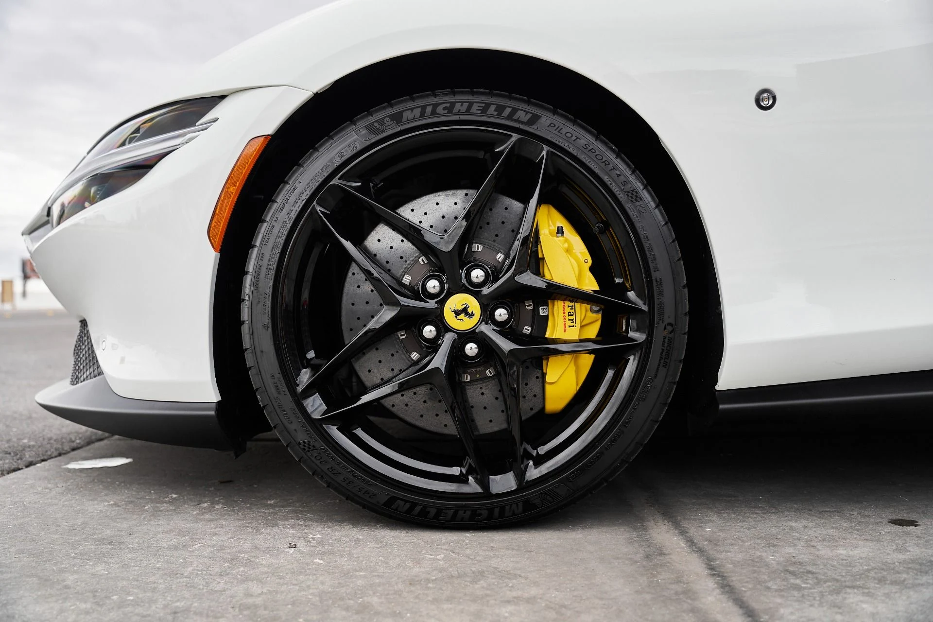 mph002_428826202_Used_2024_Ferrari_Roma_Base_1763170038_5e30b8ca8f