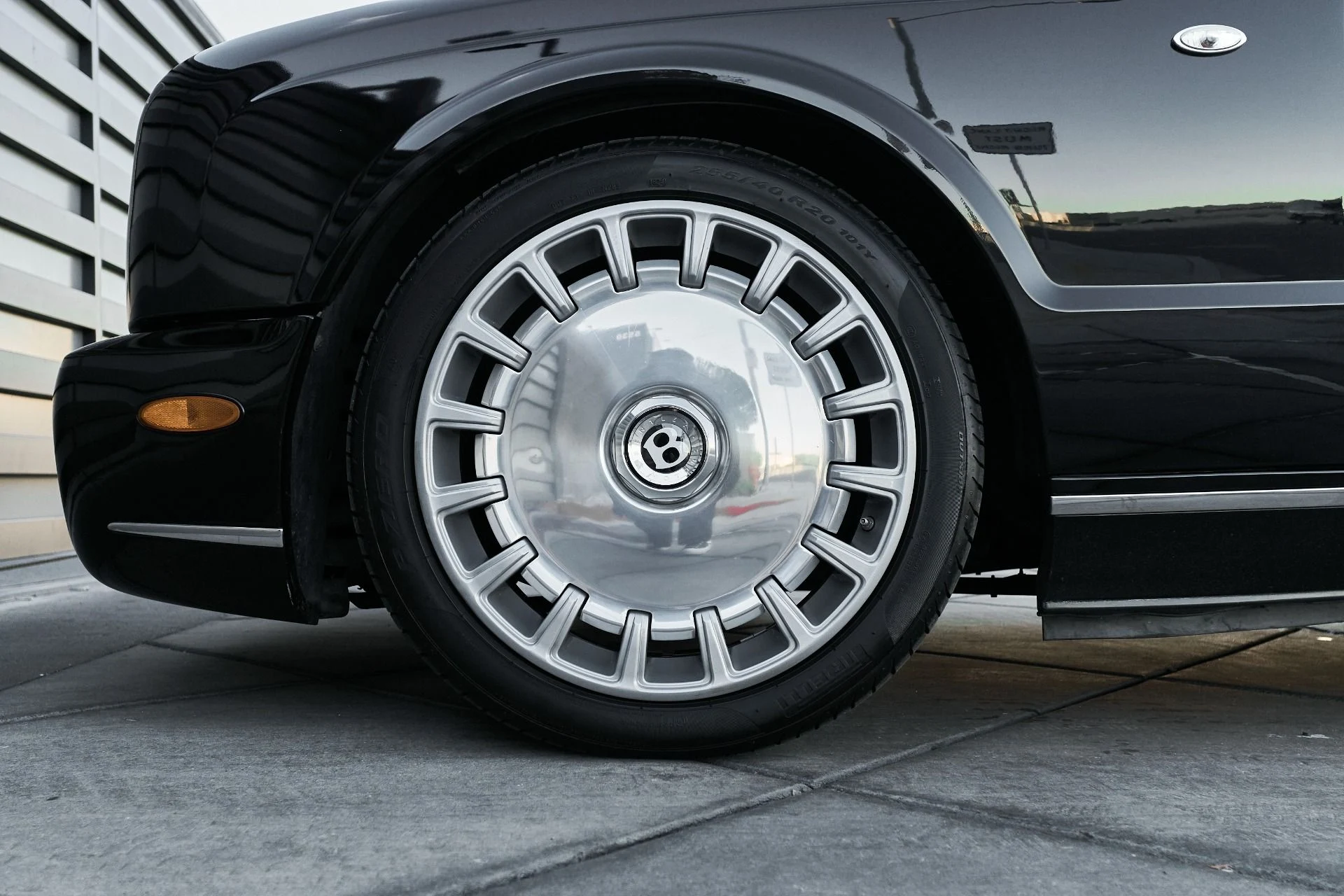 mph002_4289416737_Used_2009_Bentley_Azure_Base_1765906103_67112fcf60