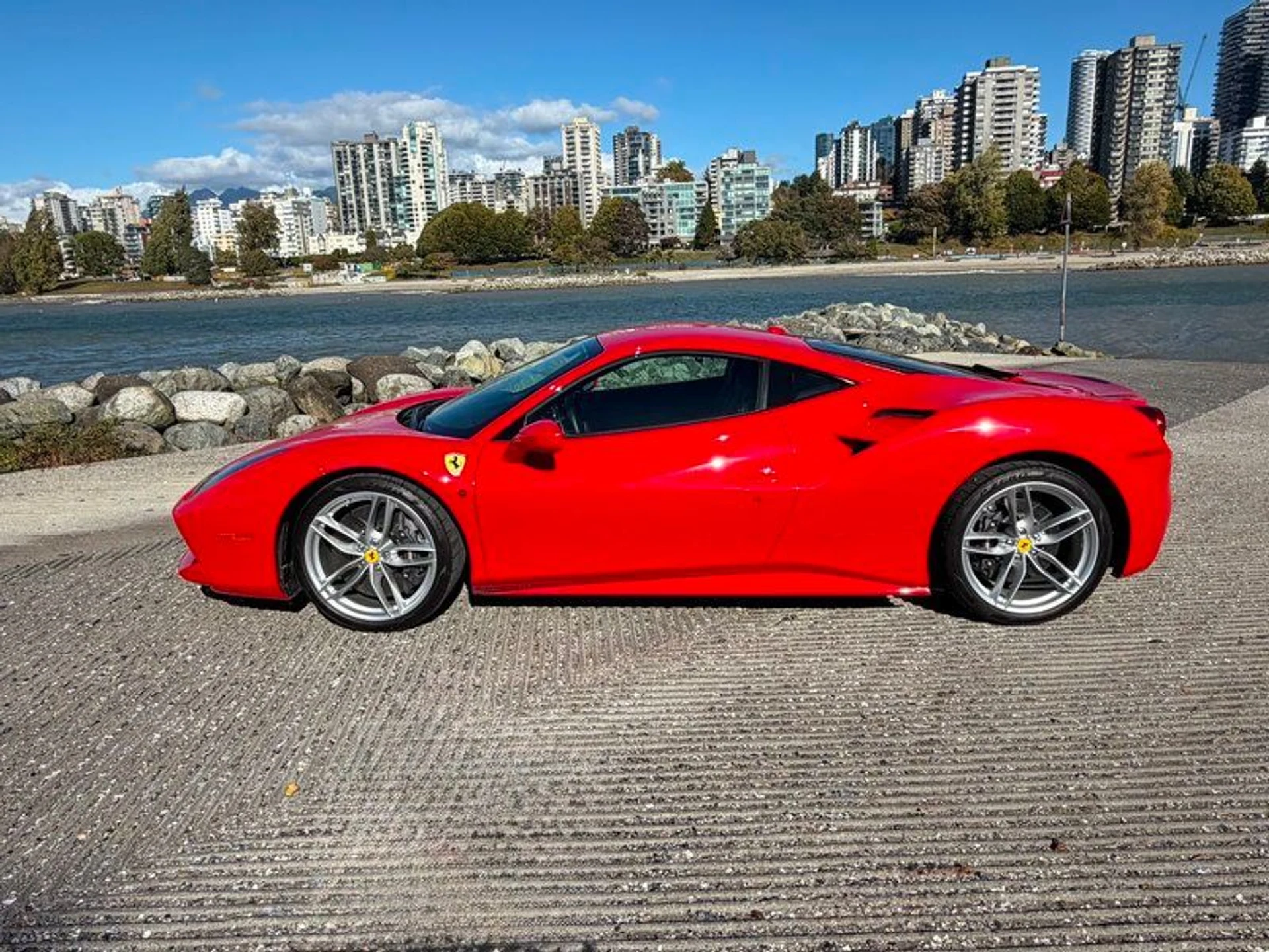 mph002_433224791_39332764_01917_2018_ferrari_488_gtb_003_02842b4953