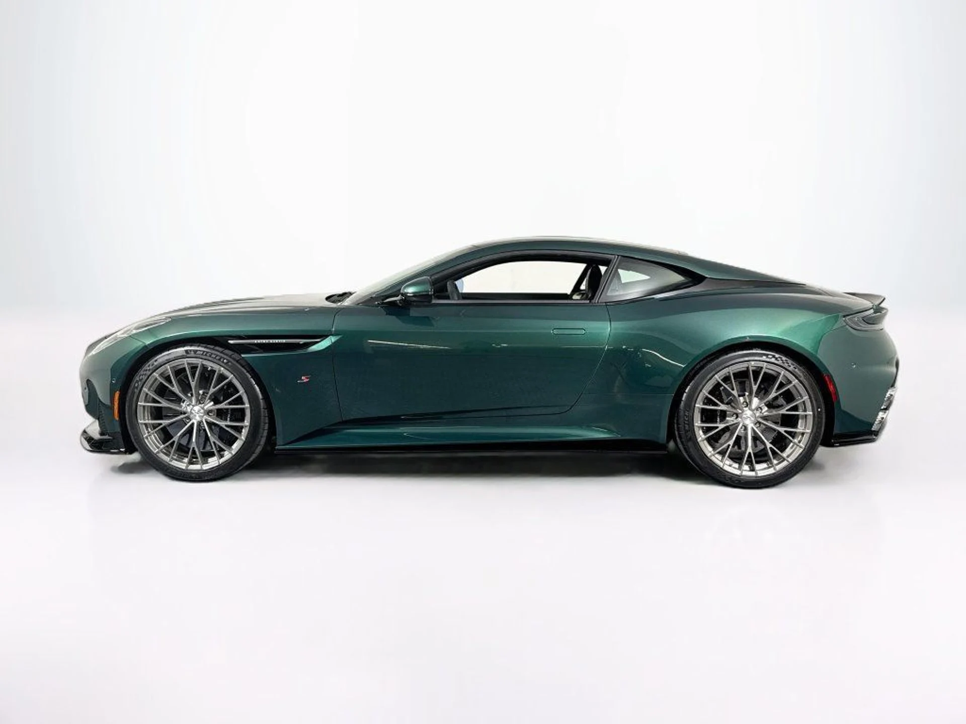 mph002_445959773_new_2026_aston_martin_db12_scoupe_11350_23086694_2_1024_7d1d7cbf33
