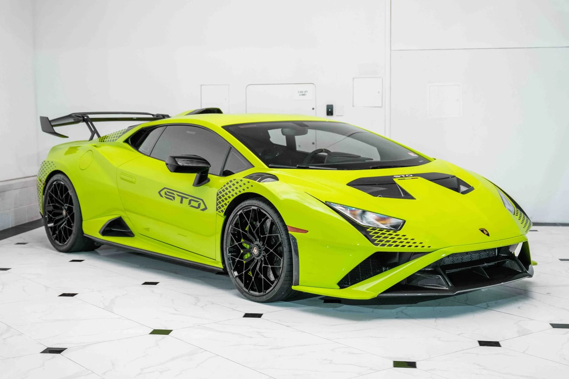 mph002_452012121_Used_2022_Lamborghini_Huracan_STO_Coupe_1765561049_94bab71fe0