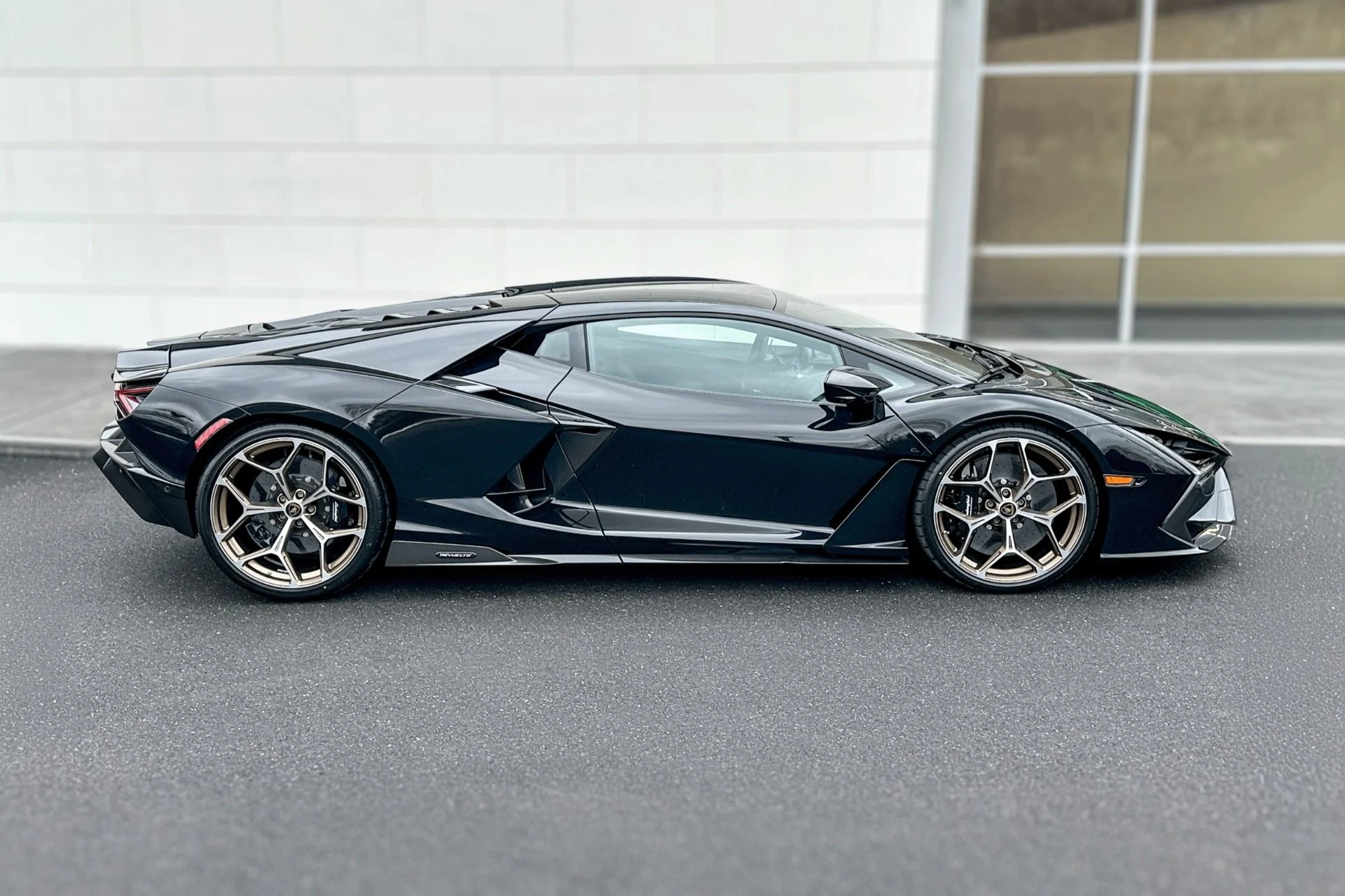 mph002_458638737_New_2026_Lamborghini_Revuelto_1768579377_89e057378b