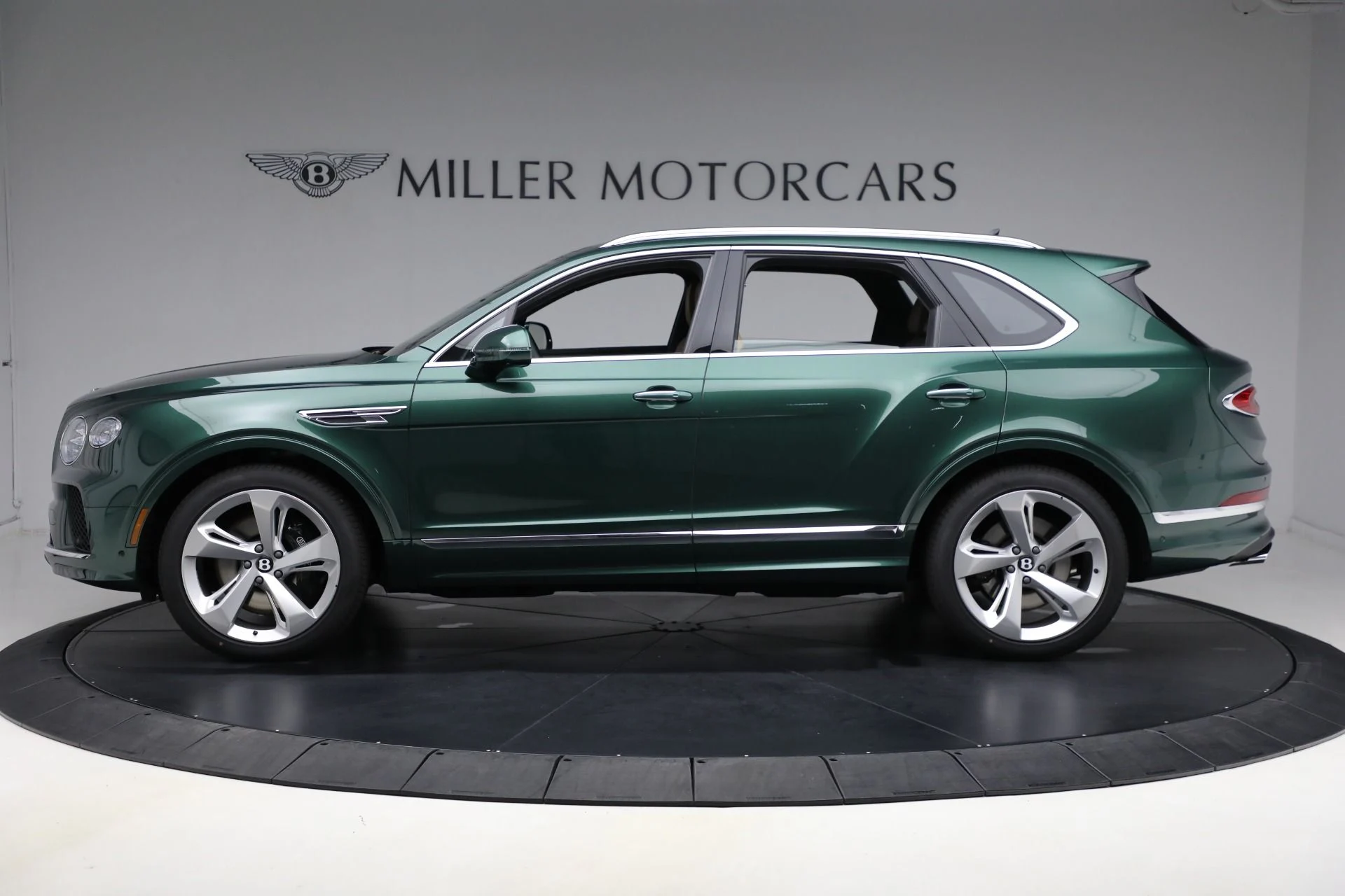 mph002_466418881_New_2025_Bentley_Bentayga_V8_d6b5a1c326