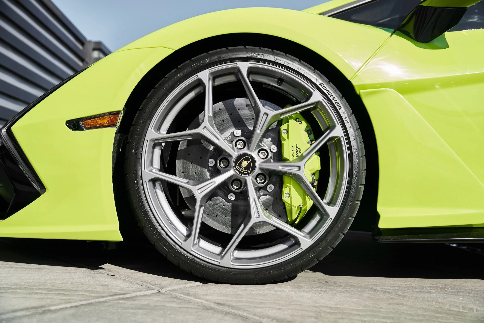 mph002_467249521_Used_2025_Lamborghini_Revuelto_Base_1769824396_528f4bbd33