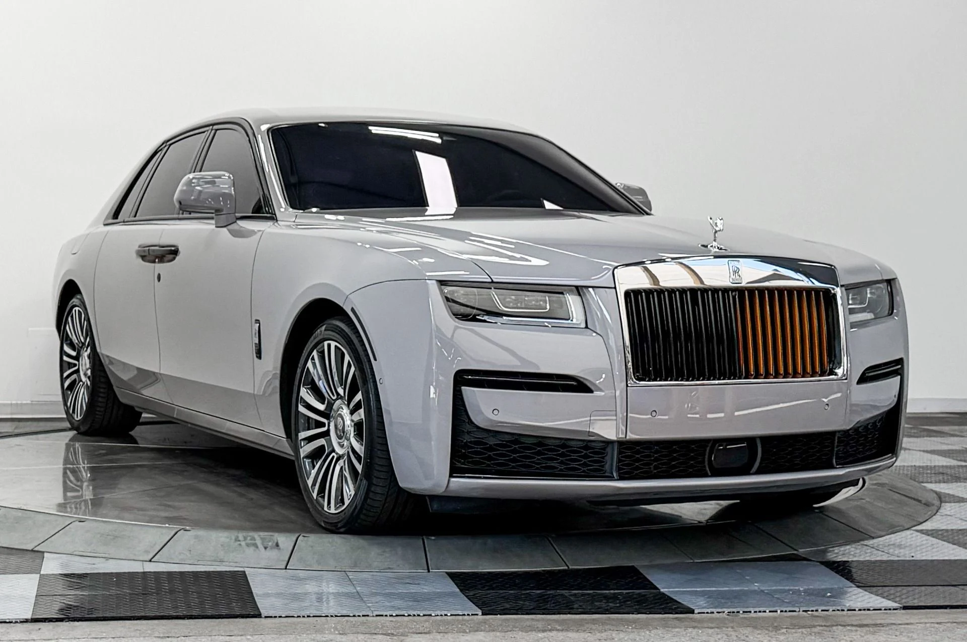 mph002_46932338_Used_2022_Rolls_Royce_Ghost_The_Ghost_Package_Bespoke_Audio_Illuminated_Fascia_1785265086_f62a3377f5