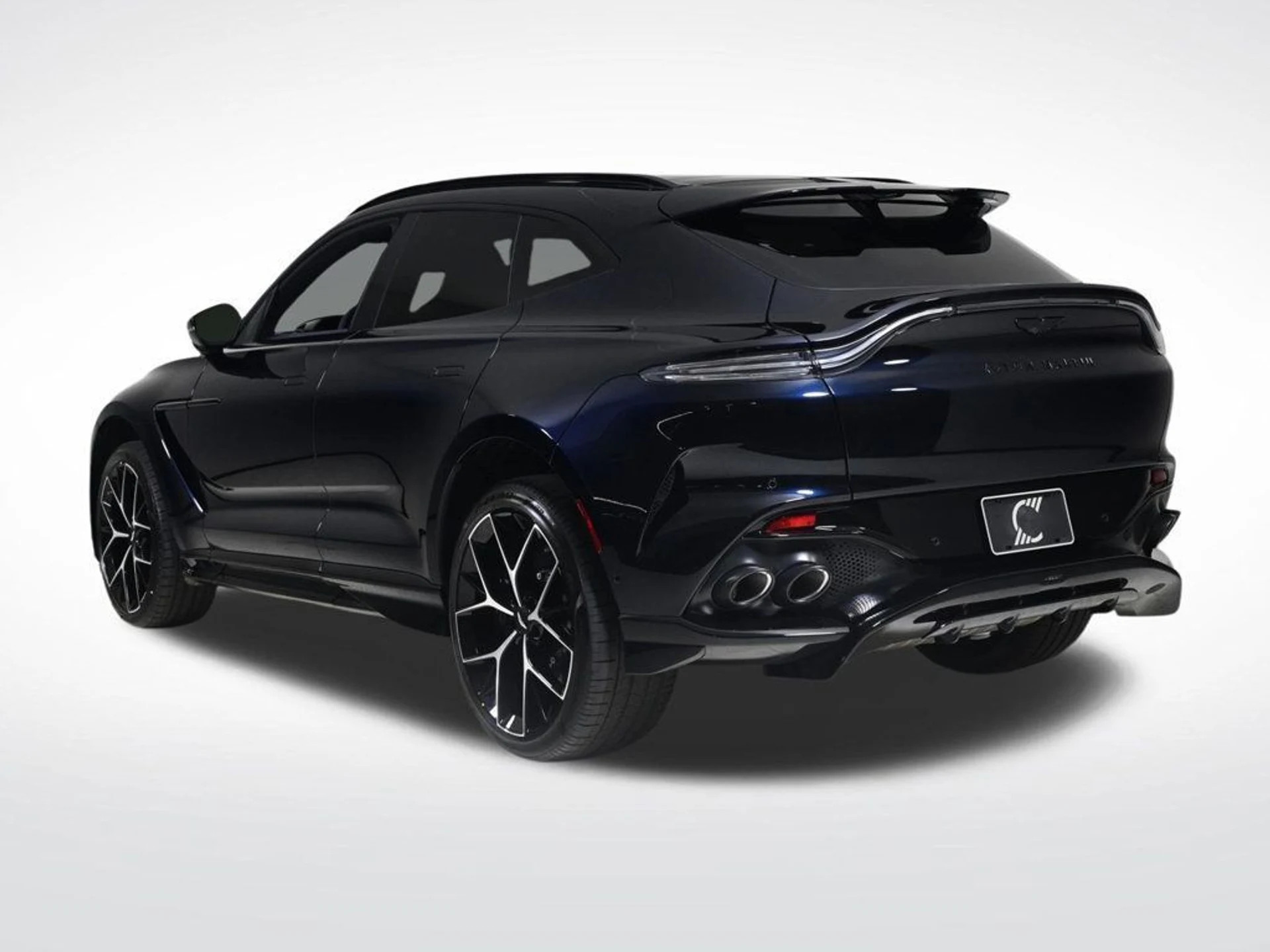 mph002_47216734_new_2026_aston_martin_dbx_707awd_11350_22956758_3_1024_89a0f89b2d