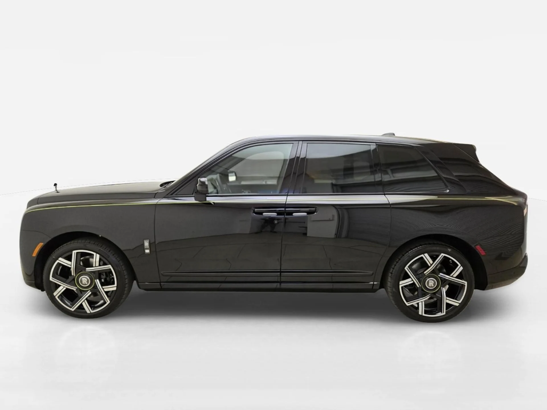 mph002_490870131_New_2026_Rolls_Royce_Cullinan_Black_Badge_1778304016_a61546b557