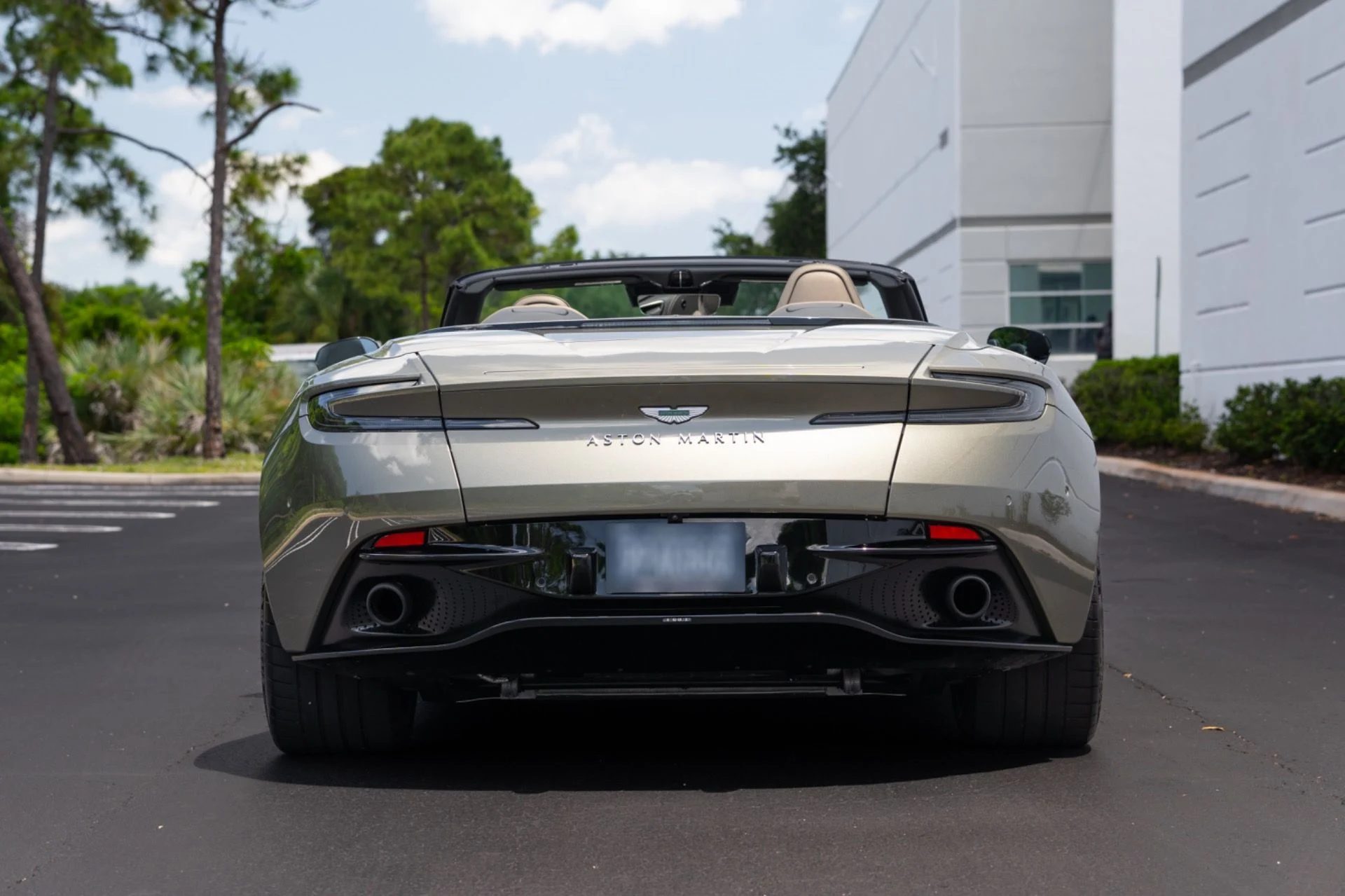 mph002_511377956_Used_2024_Aston_Martin_DB_12_Volante_1777693541_be98071323