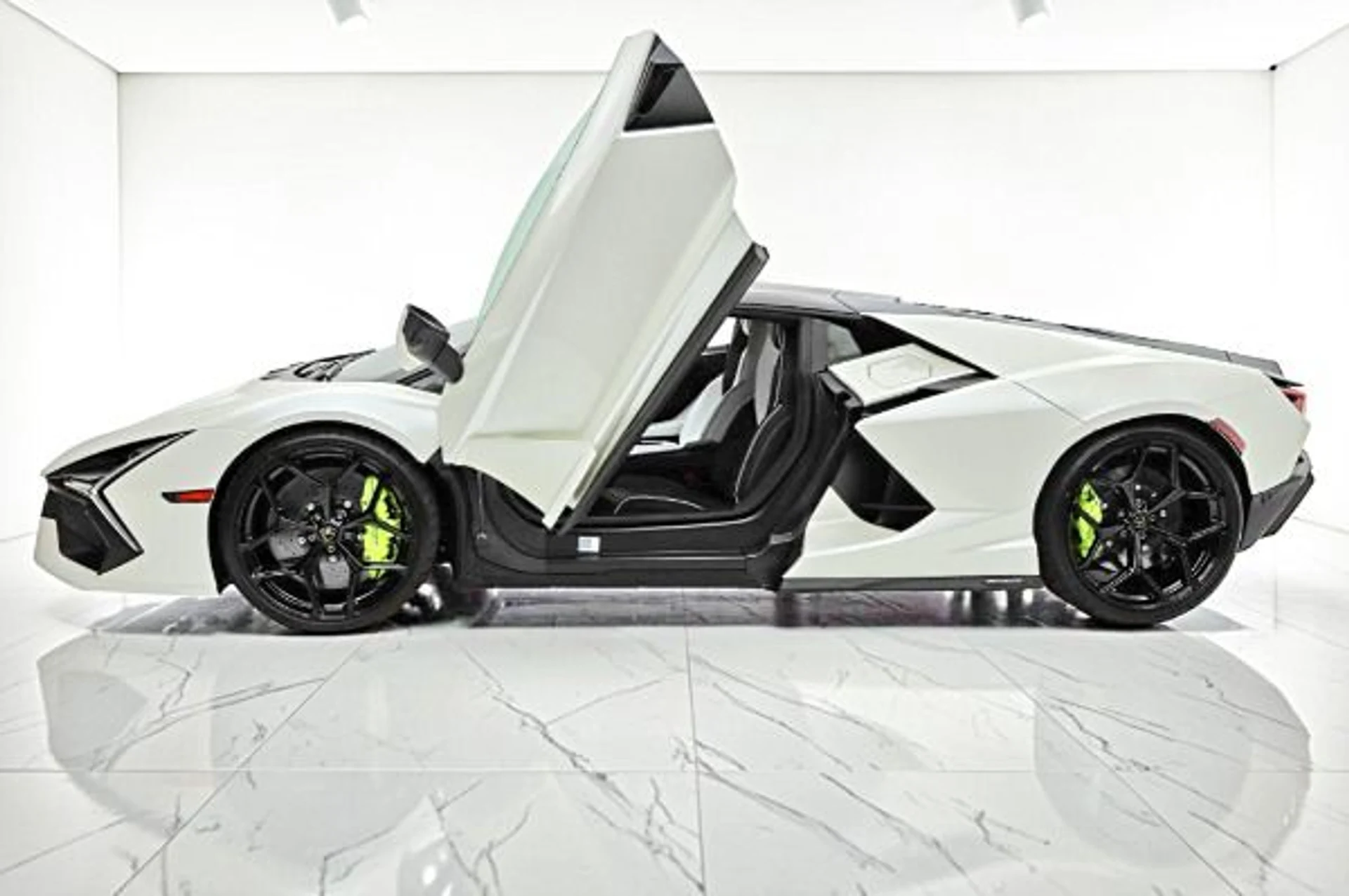 mph002_51890852_New_2026_Lamborghini_Revuelto_84d9567f3a