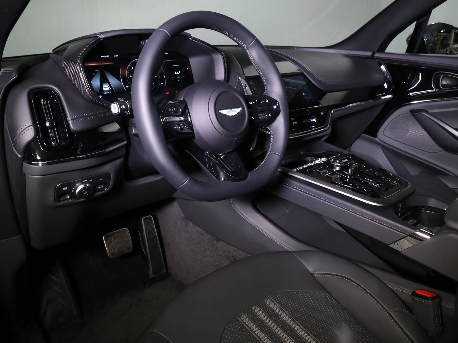 mph002_520590632_New_2025_Aston_Martin_DBX_707_1742253294_e59fecb5f3