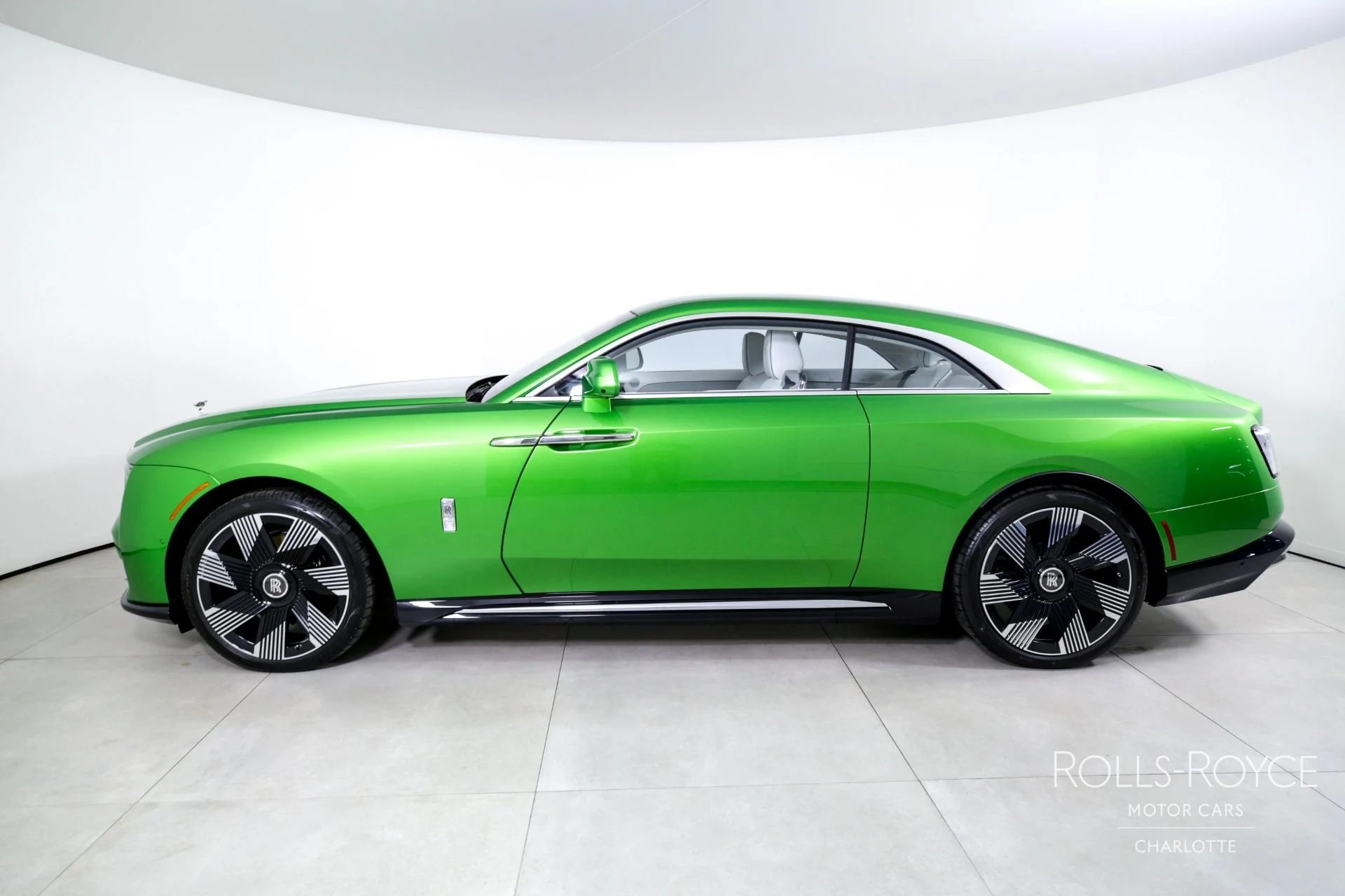 mph002_523682549_Used_2024_Rolls_Royce_Spectre_1738086409_32897e5da2
