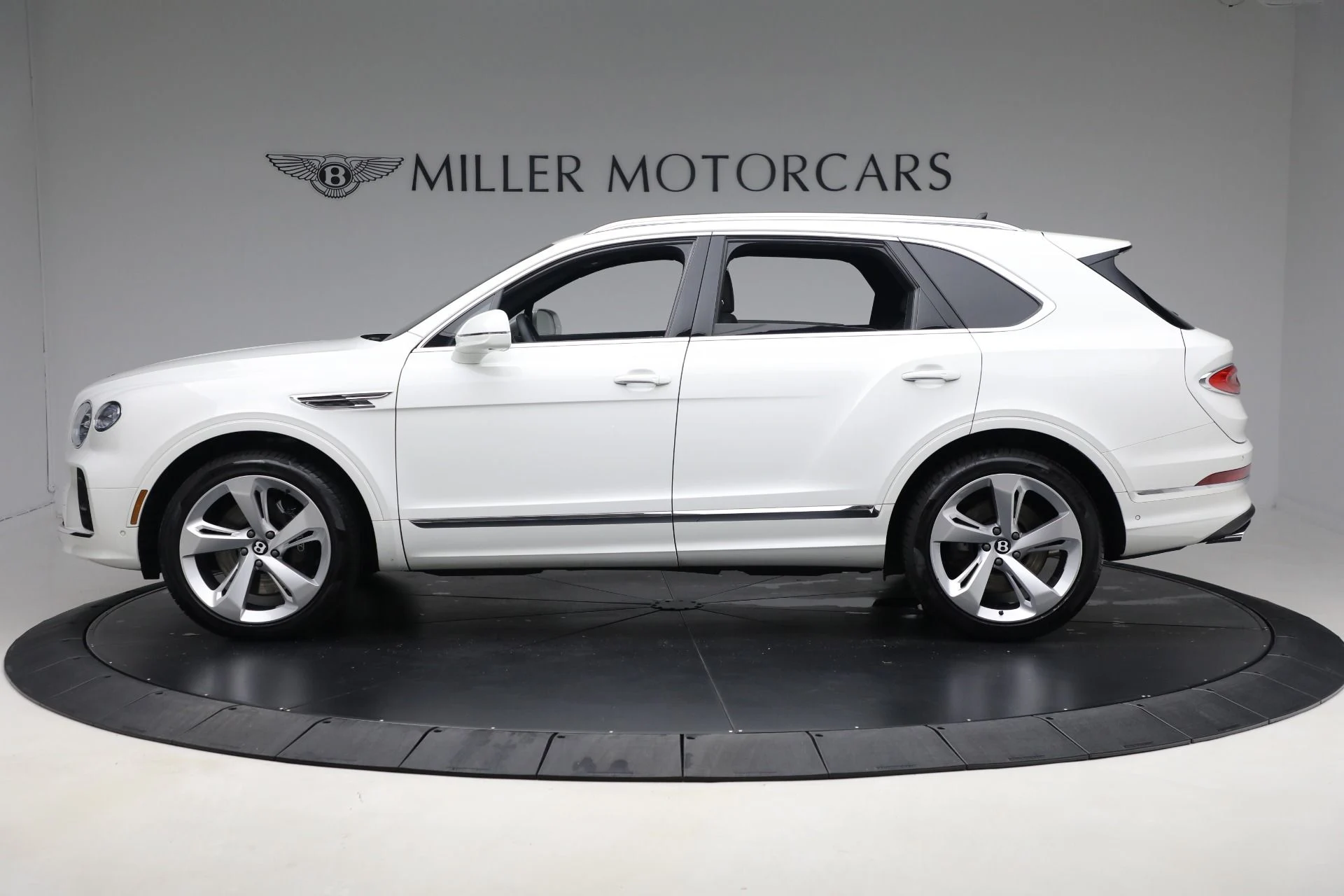 mph002_528739323_Used_2023_Bentley_Bentayga_V8_bee56171cd