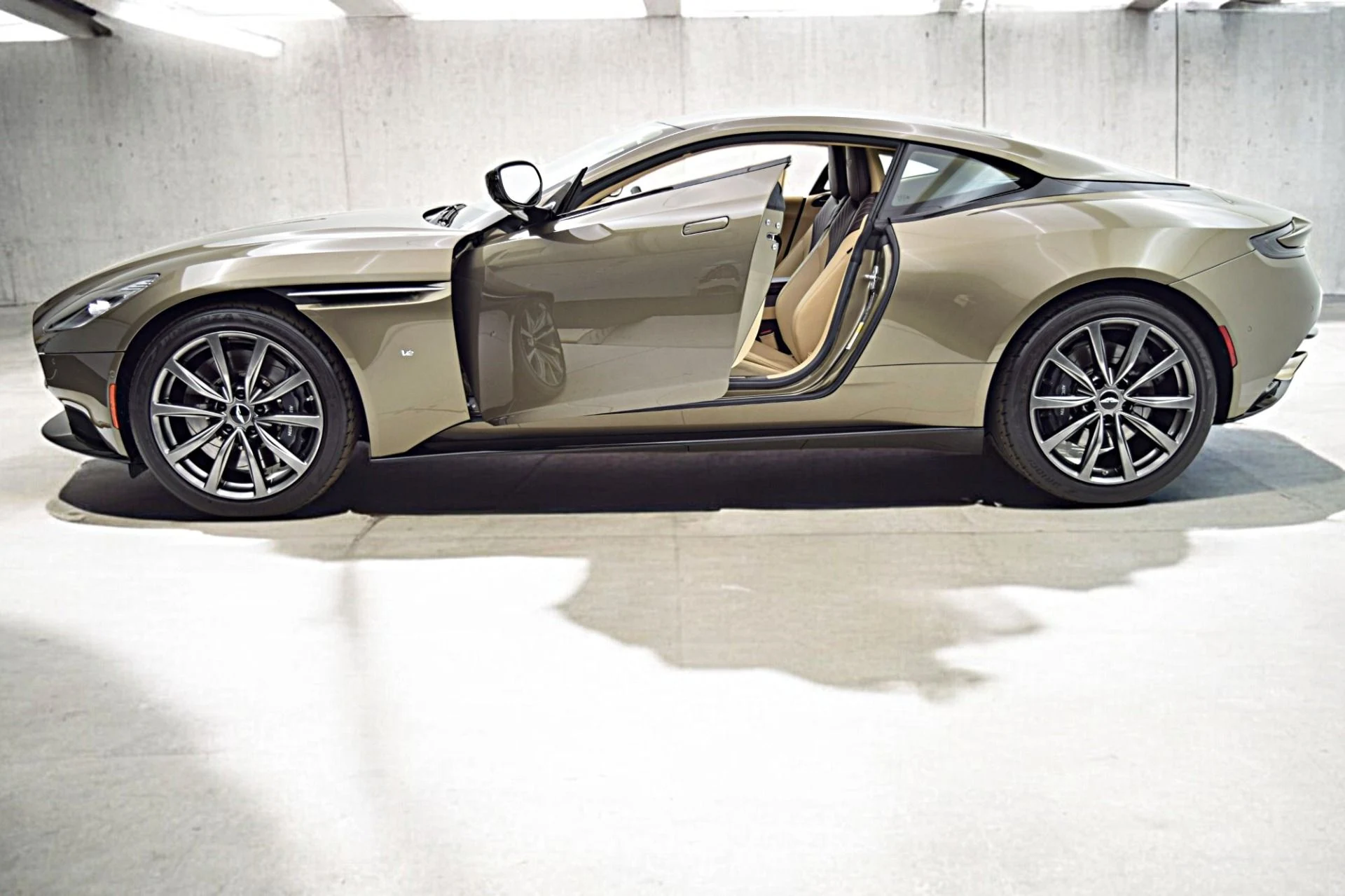 mph002_531878728_Used_2018_Aston_Martin_DB_11_V12_Coupe_4413c56c38