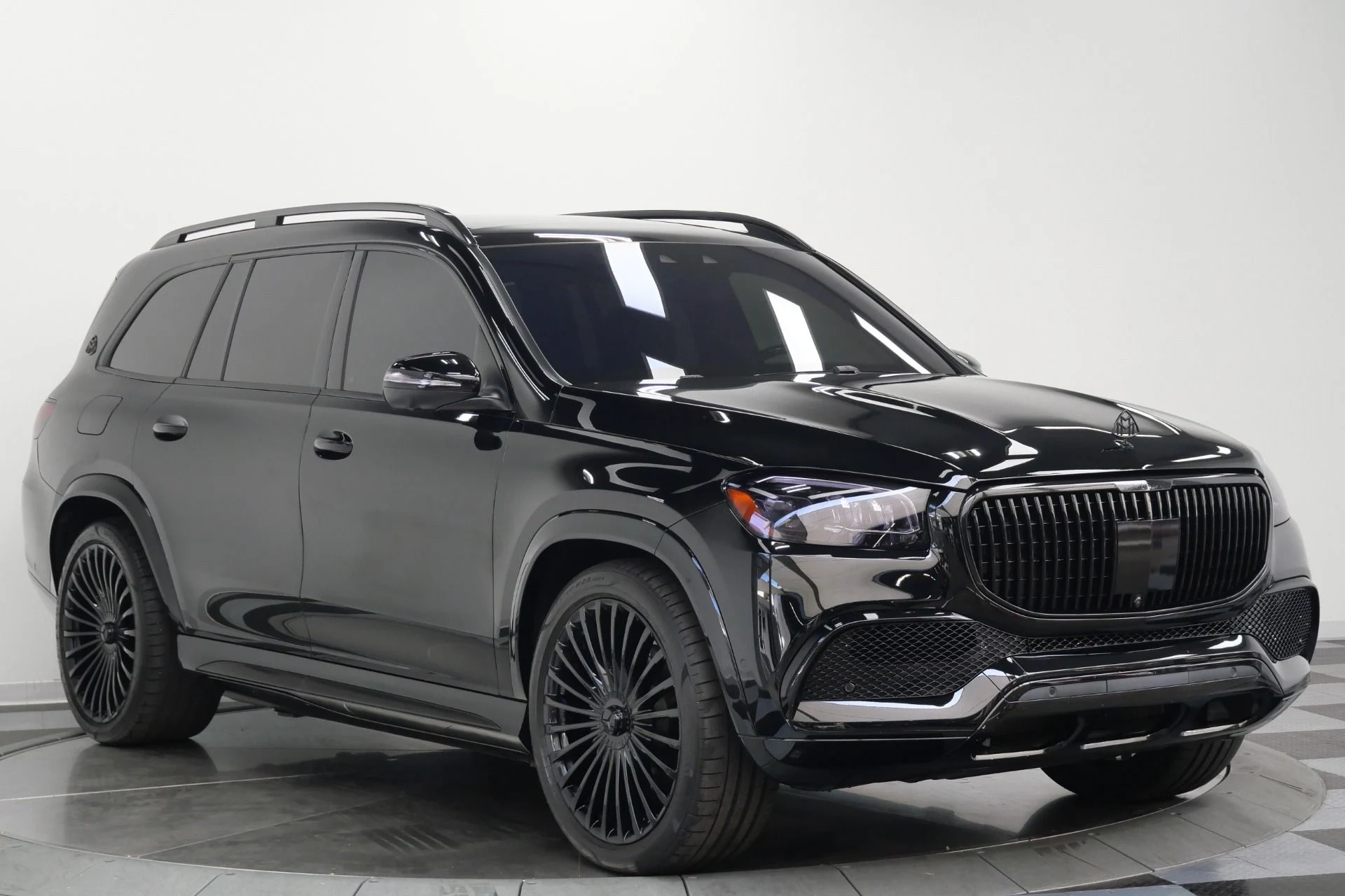 mph002_533072928_Used_2023_Mercedes_Benz_Maybach_GLS_600_4_MATIC_4_Seat_Configuration_Rear_Refrigerator_1787325899_b1c3630de4