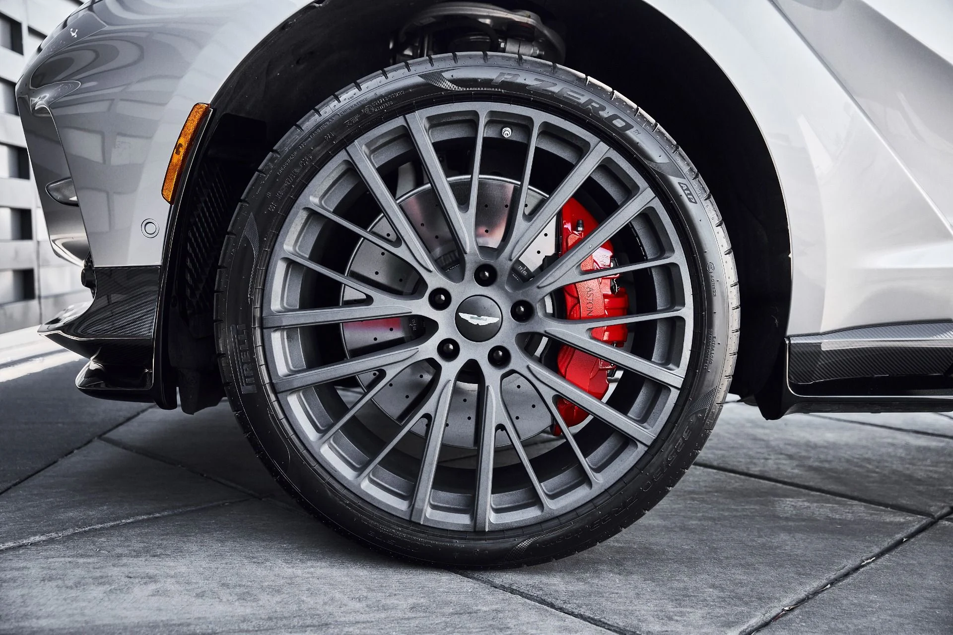 mph002_534683248_Used_2025_Aston_Martin_DBX_707_1778288573_76a83e60b7