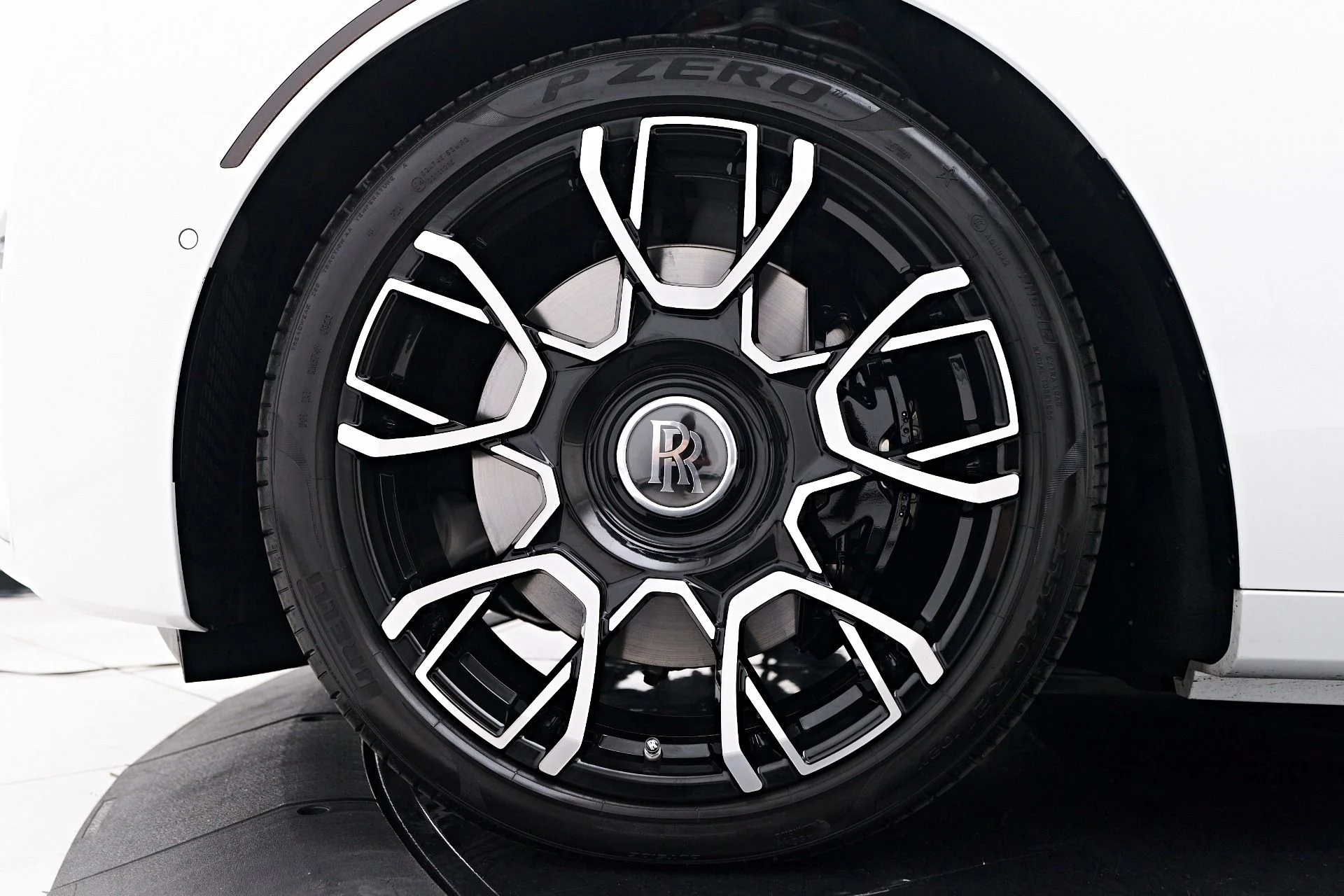 mph002_538574032_Used_2024_Rolls_Royce_Ghost_Base_1757190806_50d7d0fcdf