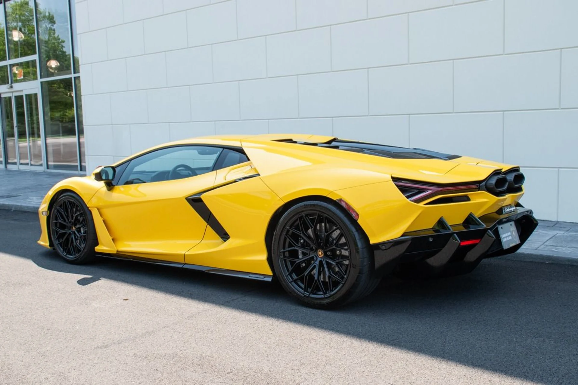 mph002_552391647_Used_2024_Lamborghini_Revuelto_1740383899_c09e9bfcd3