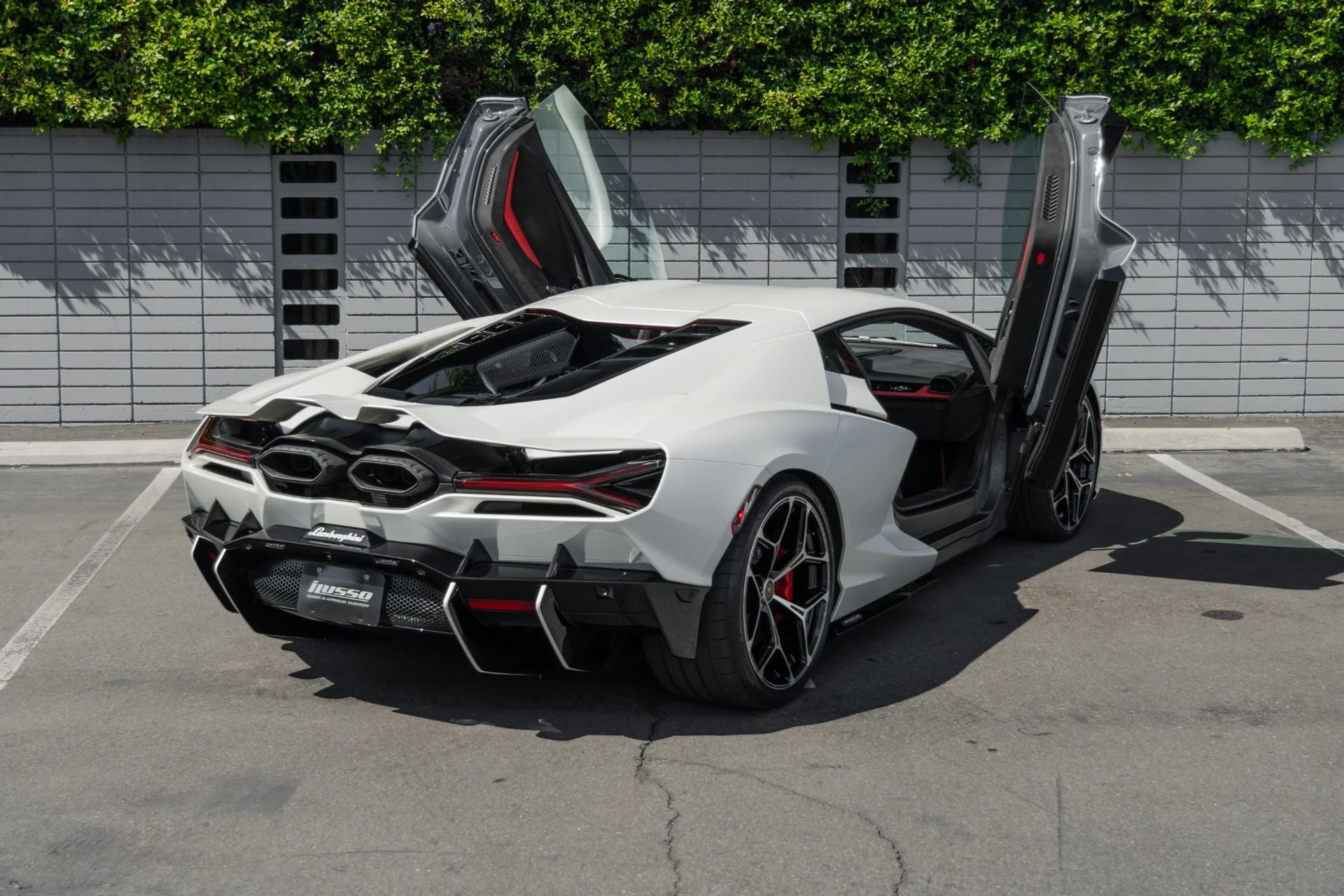 mph002_552913078_Used_2024_Lamborghini_Revuelto_1759355869_46754fd70b