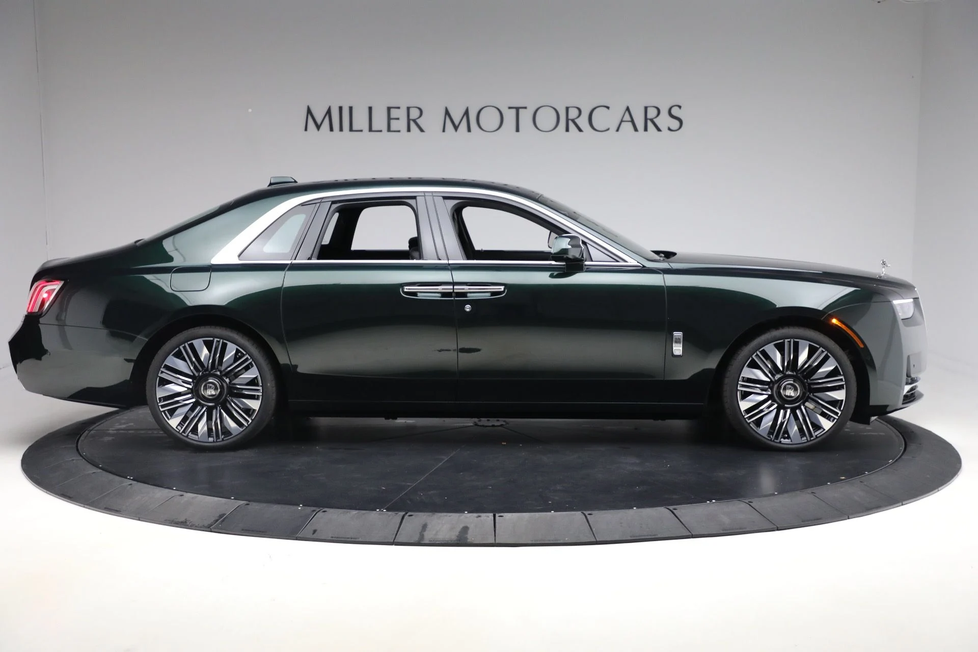 mph002_555087493_New_2026_Rolls_Royce_Ghost_e1ca58fb59