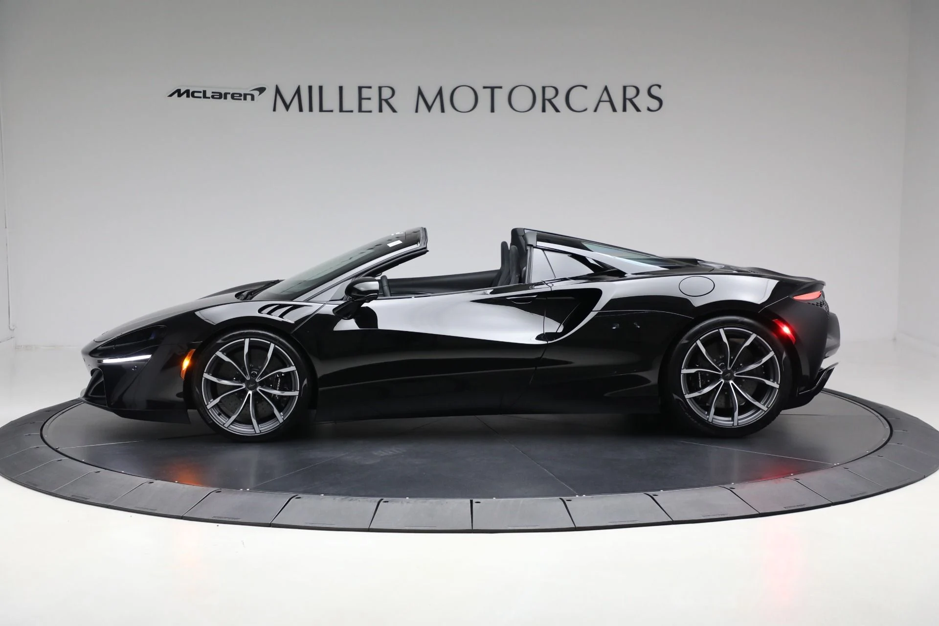 mph002_567441065_New_2025_Mc_Laren_Artura_Spider_31d1ba30a7