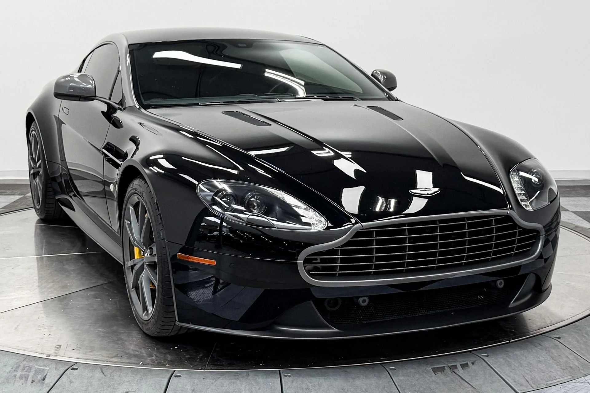 mph002_569210484_Used_2015_Aston_Martin_V8_Vantage_GT_6_Speed_Manual_Two_Tone_Bodywork_1782240844_147455fb0b