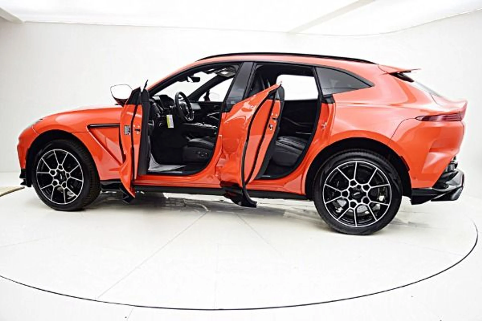 mph002_578505272_New_2025_Aston_Martin_DBX_707_9399f81913