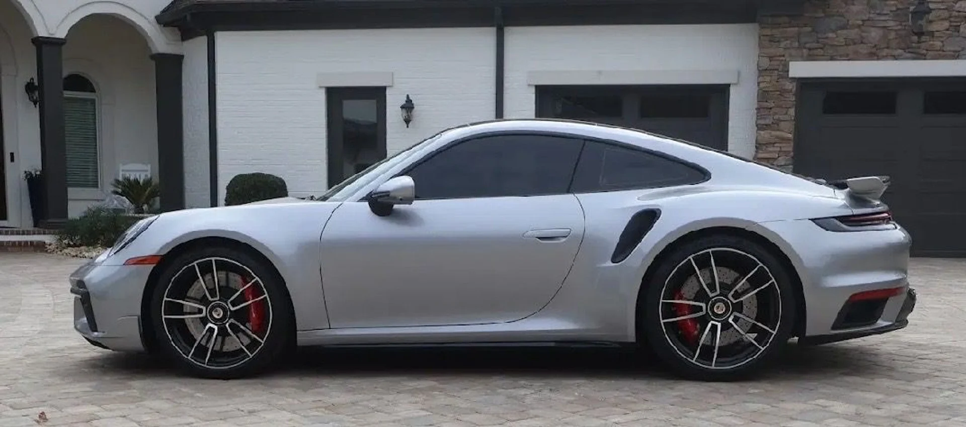 mph002_582670476_Used_2022_Porsche_911_Turbo_1769627605_e27d6e9e2a