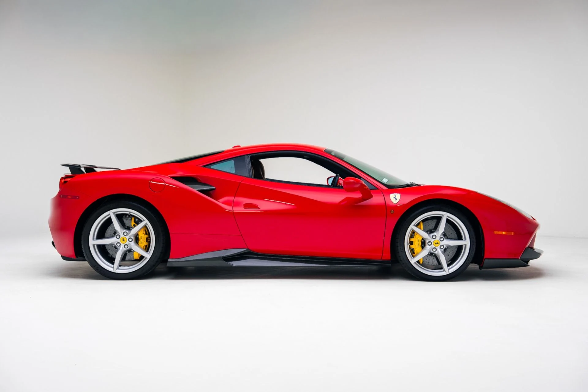 mph002_582993928_Used_2018_Ferrari_488_GTB_1767046260_478809812e