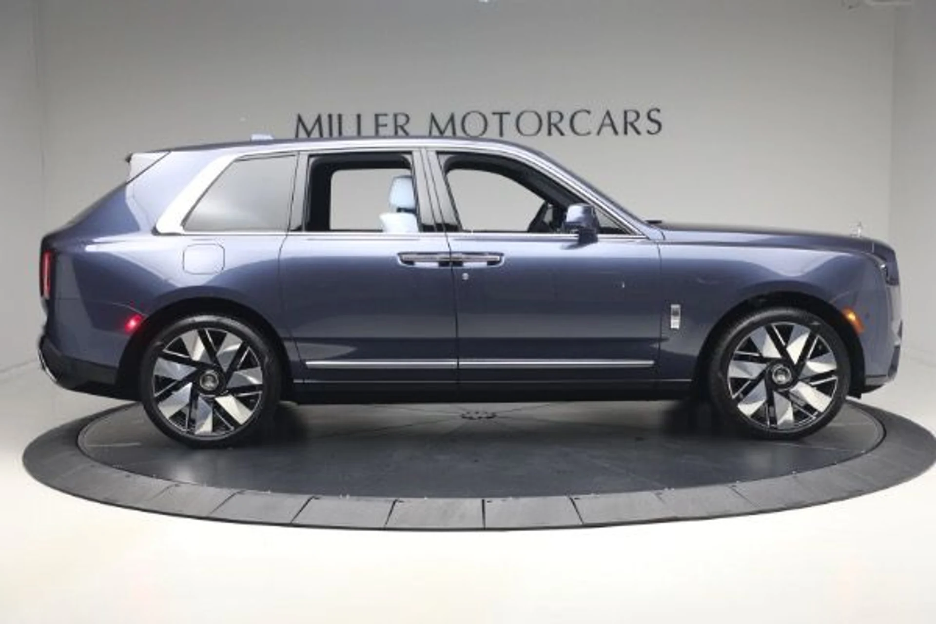 mph002_584261171_Used_2025_Rolls_Royce_Cullinan_b77a7050b7