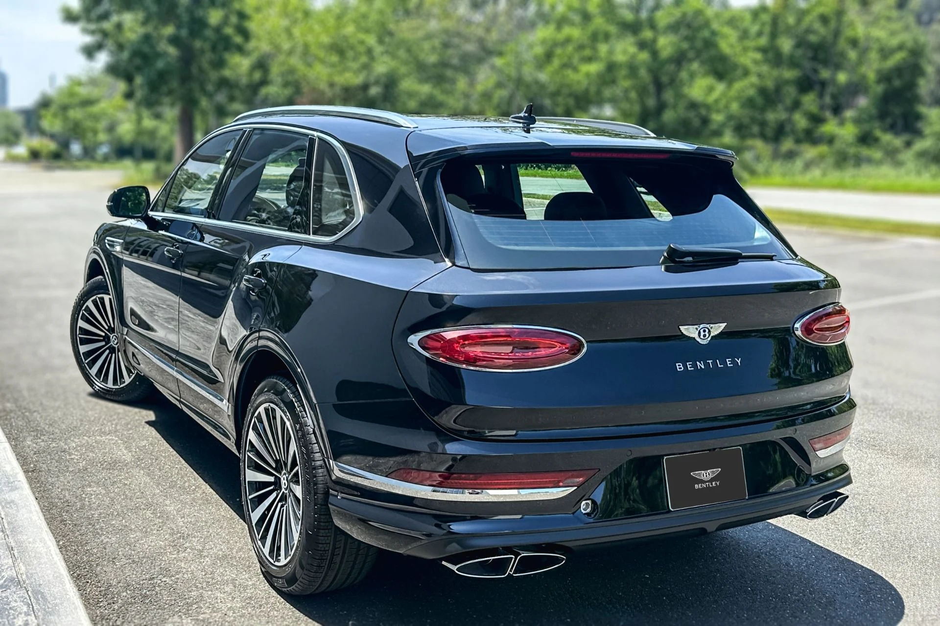 mph002_592416073_New_2026_Bentley_Bentayga_V8_1781256689_6513ce5c33
