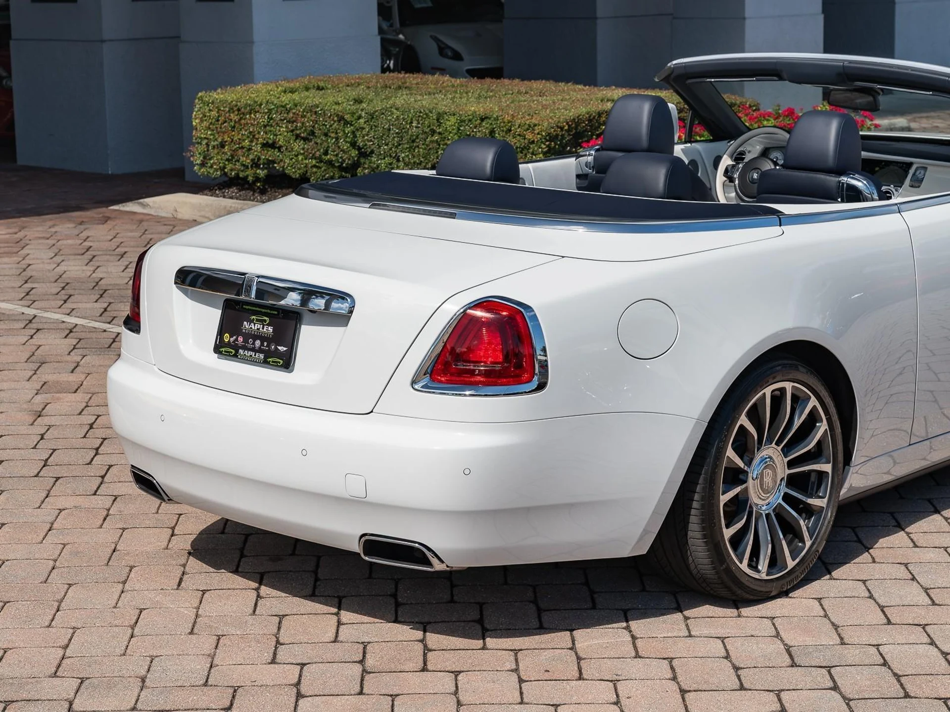 mph002_601115223_Used_2019_Rolls_Royce_Dawn_1761832833_50f87f2f2b