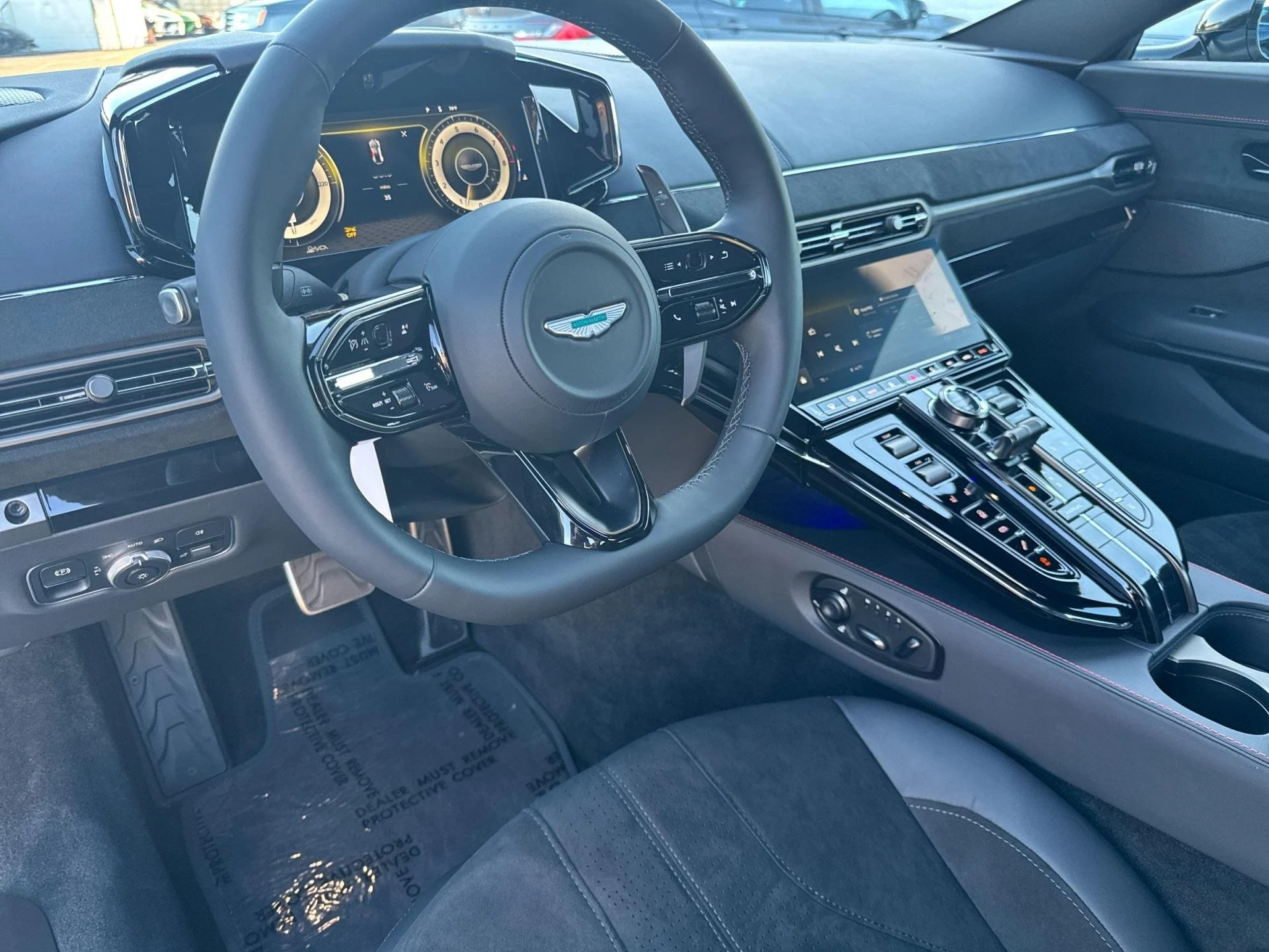 mph002_614809271_Used_2025_Aston_Martin_Vantage_1747424210_4c23282f38